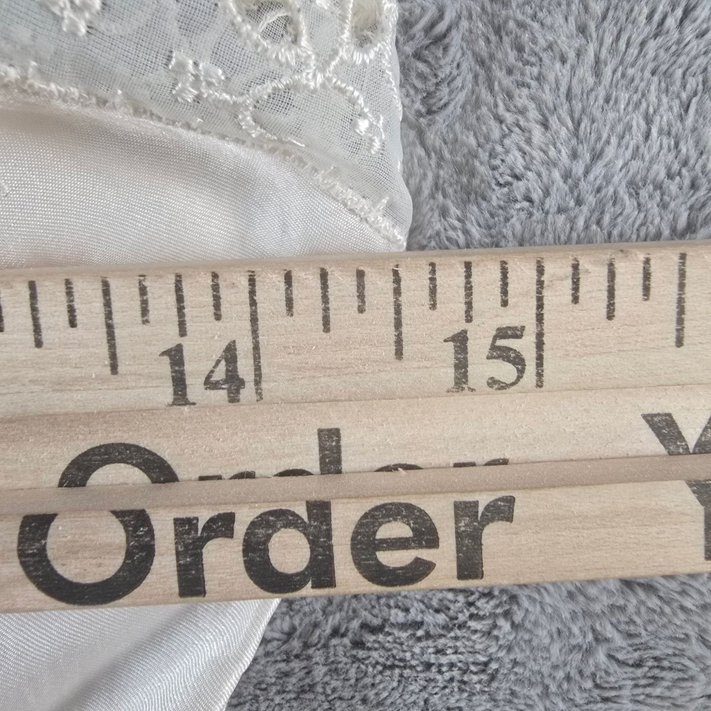 Vintage 1940s Barbizon Jaunty Rite Rayon/Acetate Ivory Lace Trim Slip (XXS)