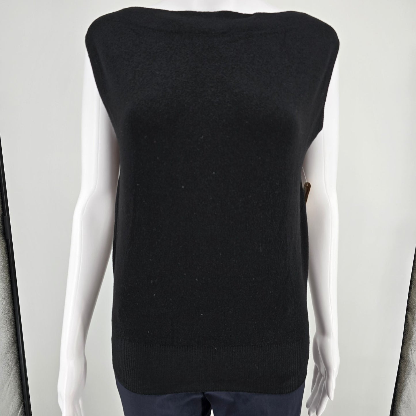 Vintage 1960s Women's Black Knit Bateau Neck Sleeveless Sweater Shell (M)
