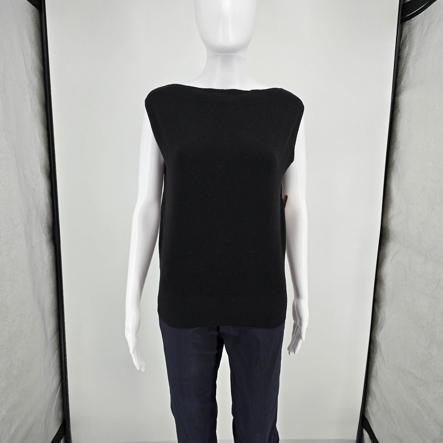 Vintage 1960s Women's Black Knit Bateau Neck Sleeveless Sweater Shell (M)