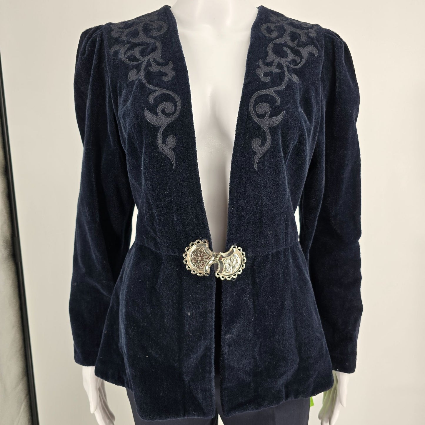 Vintage 1970s Unbranded Navy Velvet Embroidered 40s-Style Peplum Jacket (S)