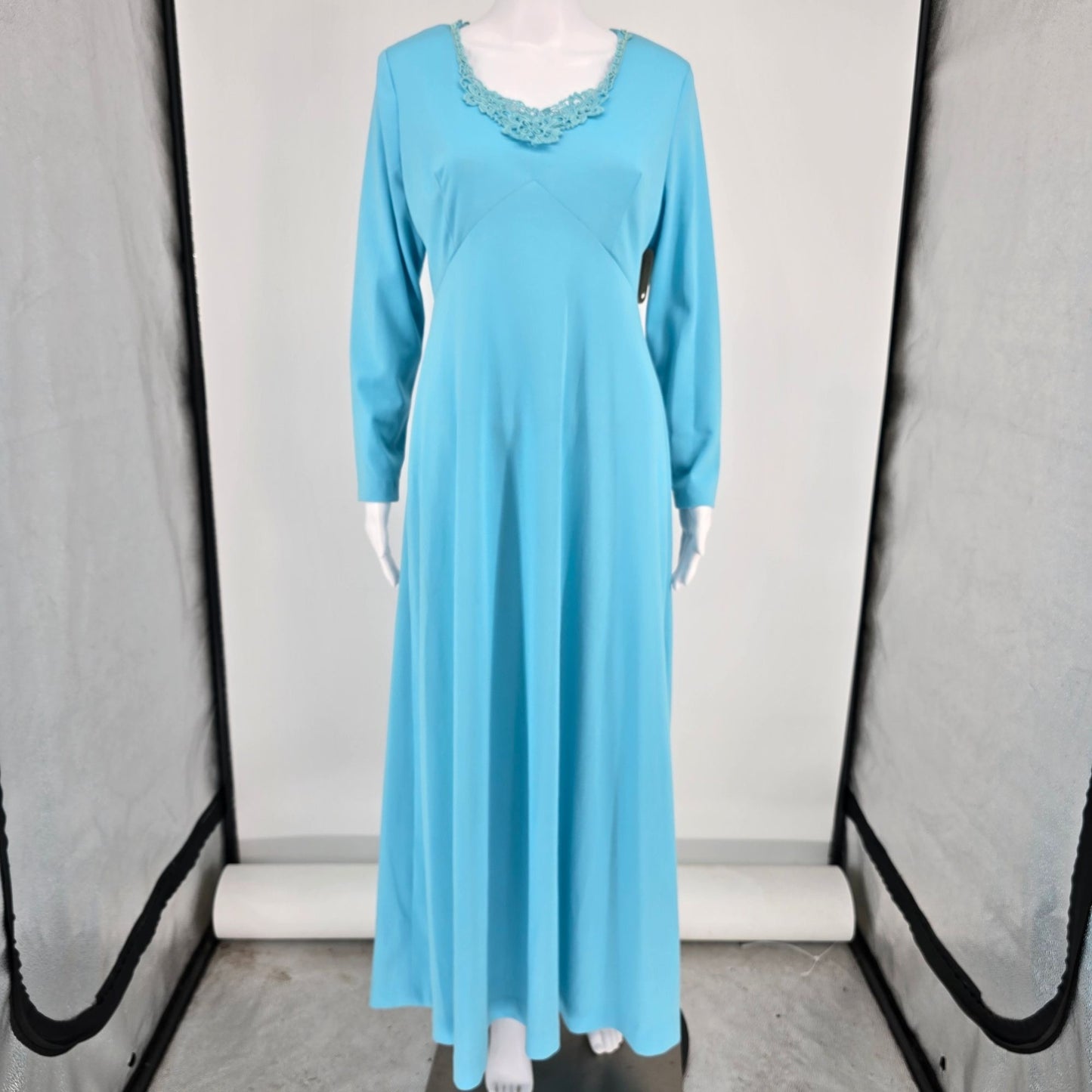 Vintage 1970s Aqua Blue Lace Neckline Long Sleeve Maxi Dress Gown (Size 10/M)