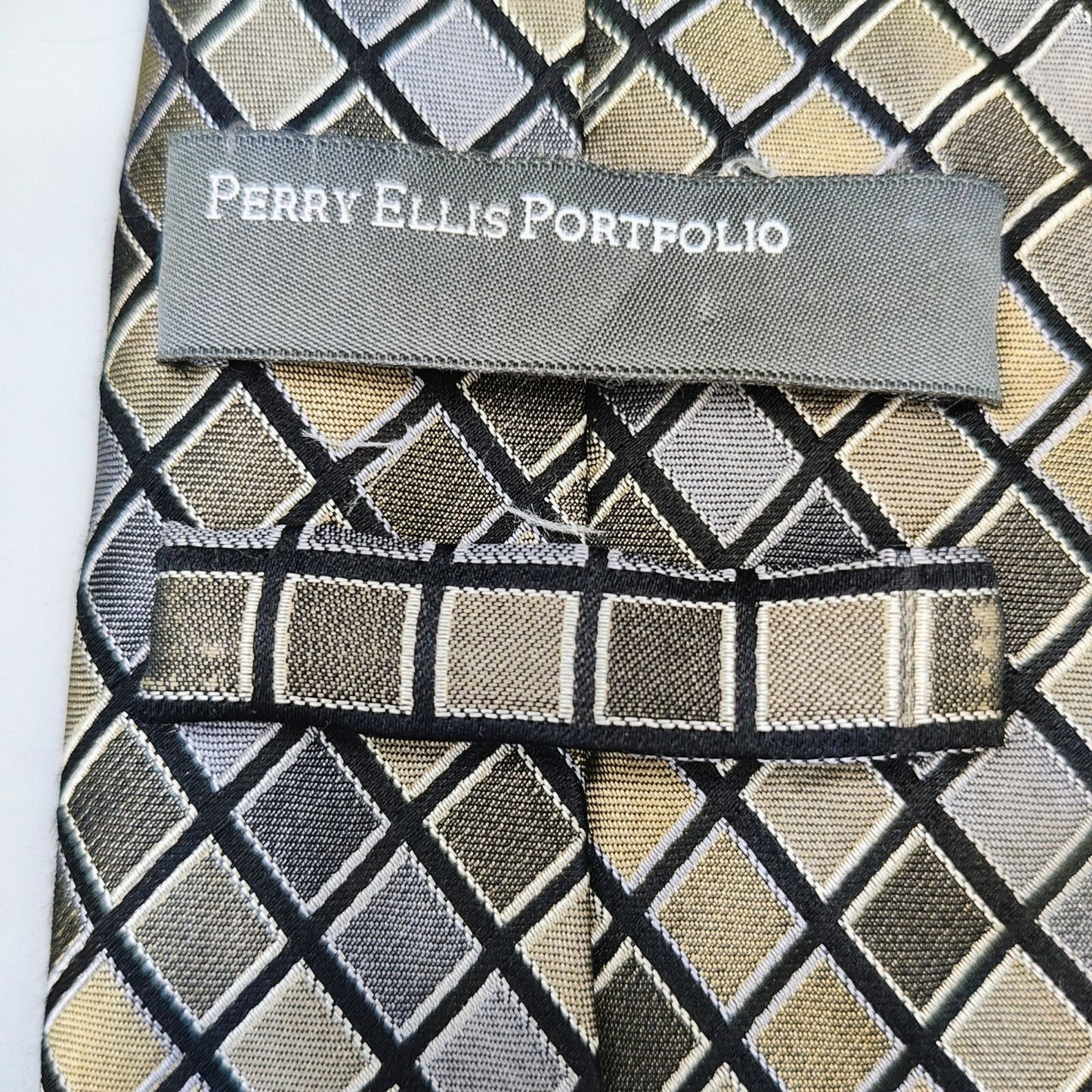 Perry Ellis Portfolio Mens Geometric Checkered Silk Tie (Fair/Good Condition)