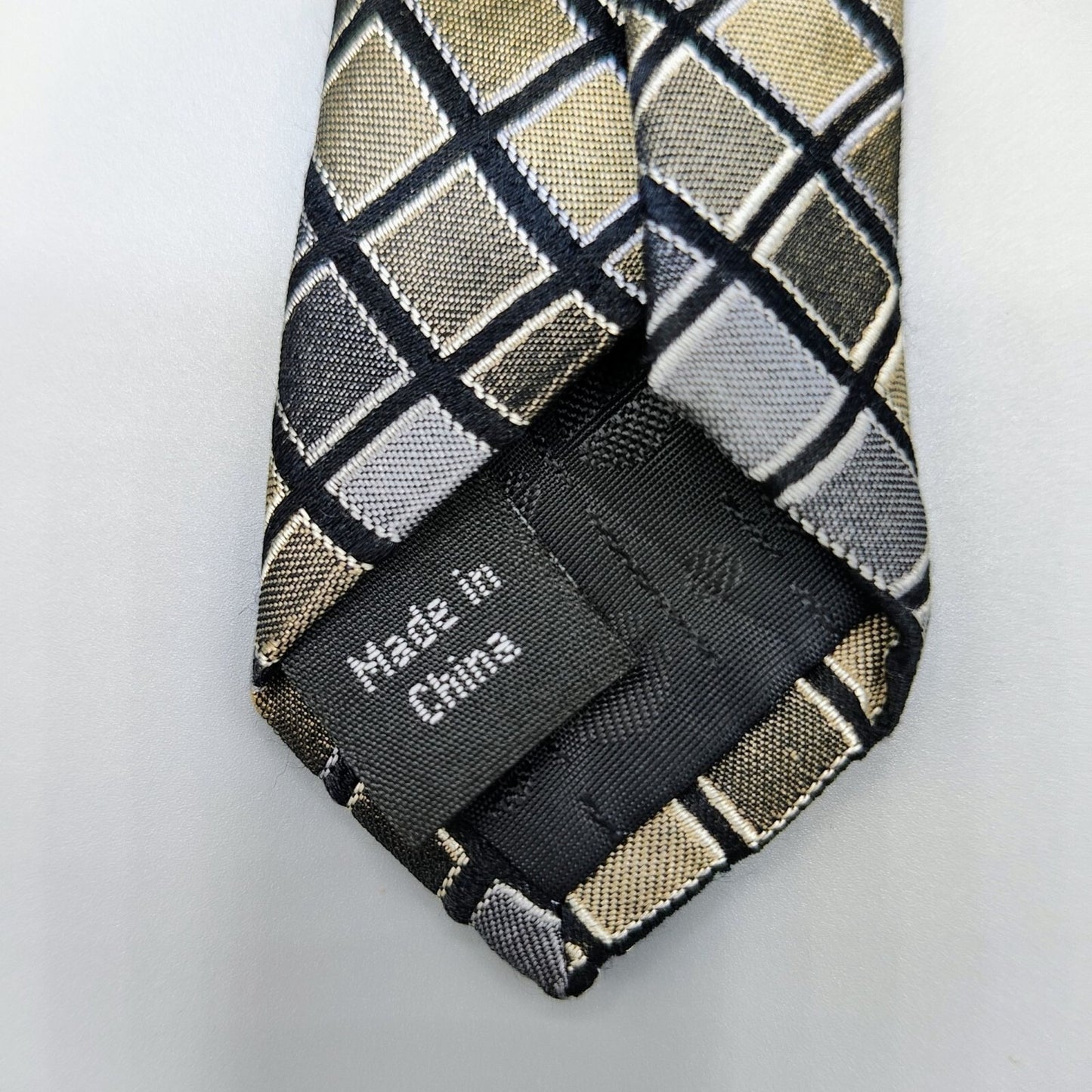 Perry Ellis Portfolio Mens Geometric Checkered Silk Tie (Fair/Good Condition)