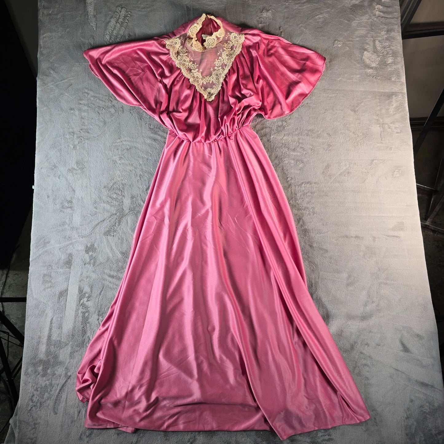 Vintage 1970s Unbranded Lace Neck Pink Flutter Sleeve Maxi Hostess Dress (XS)