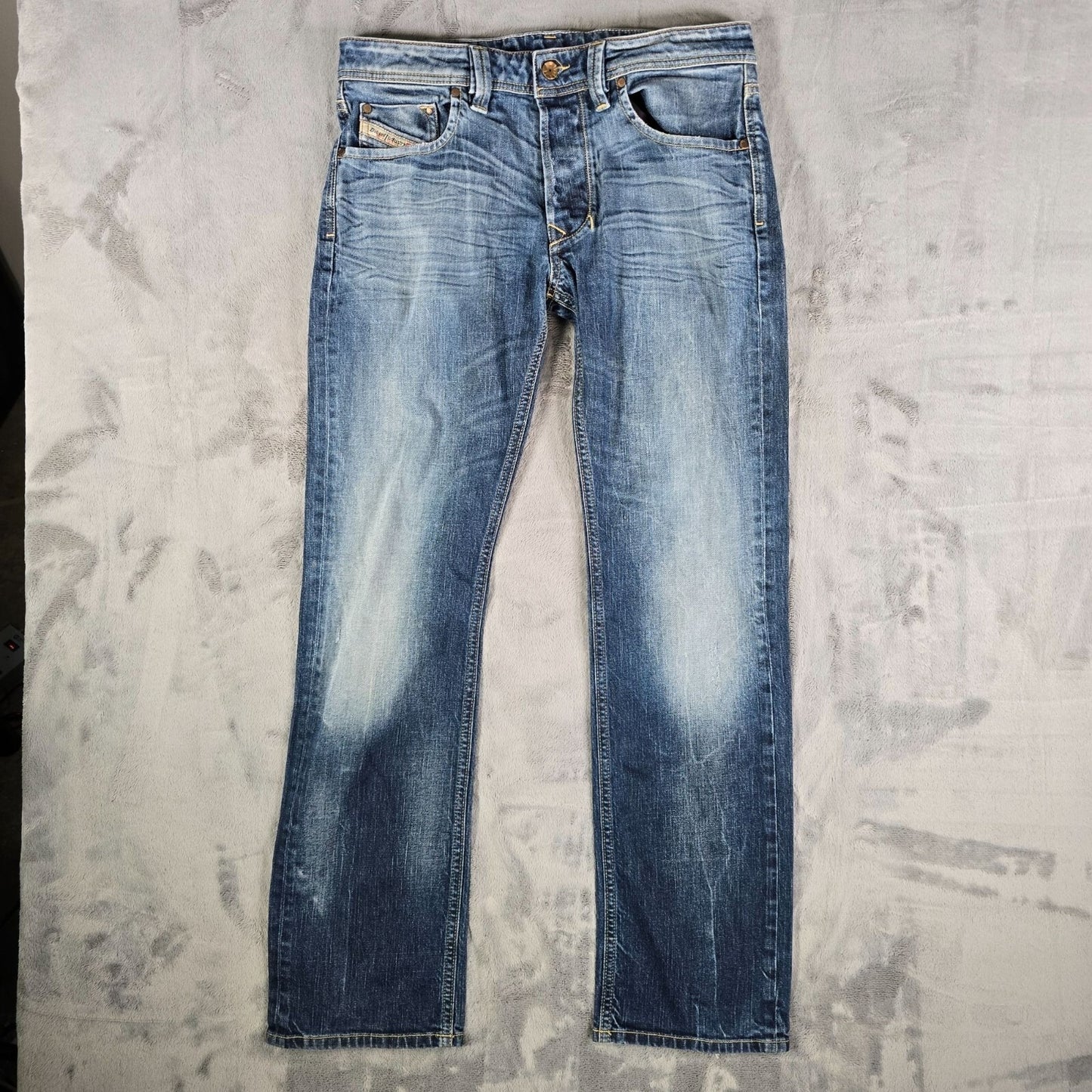 2010 Diesel Larkee Distressed Regular Straight Mens Stretch Denim Jeans (32x31)