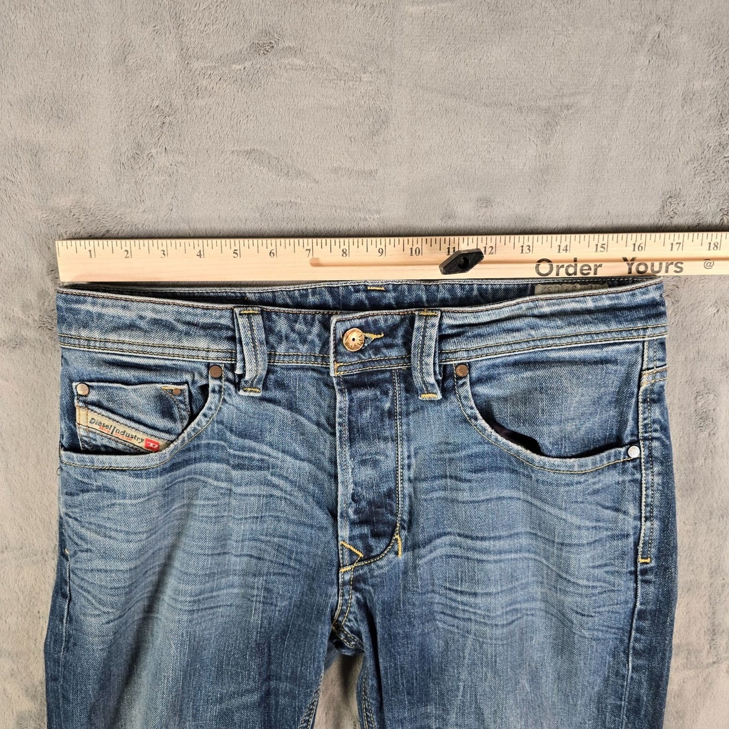 2010 Diesel Larkee Distressed Regular Straight Mens Stretch Denim Jeans (32x31)