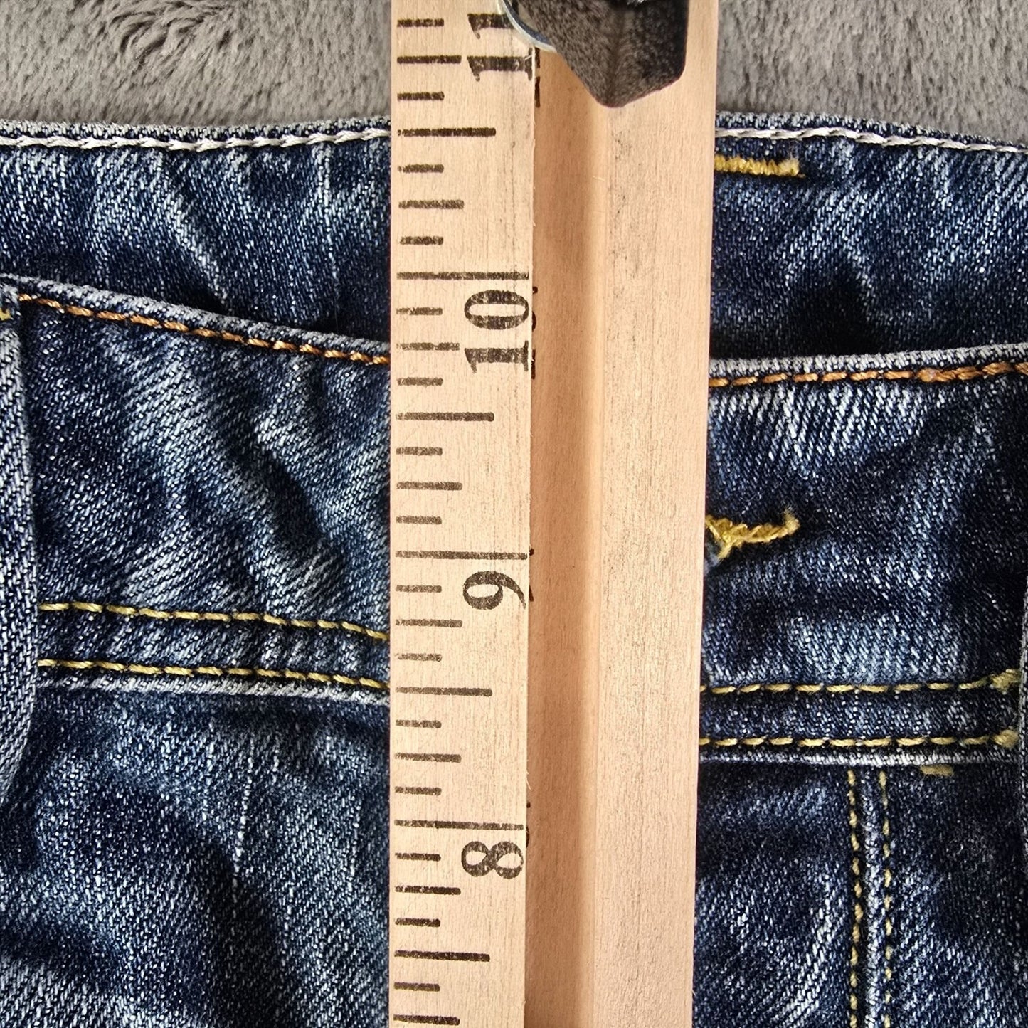 2010 Diesel Larkee Distressed Regular Straight Mens Stretch Denim Jeans (32x31)
