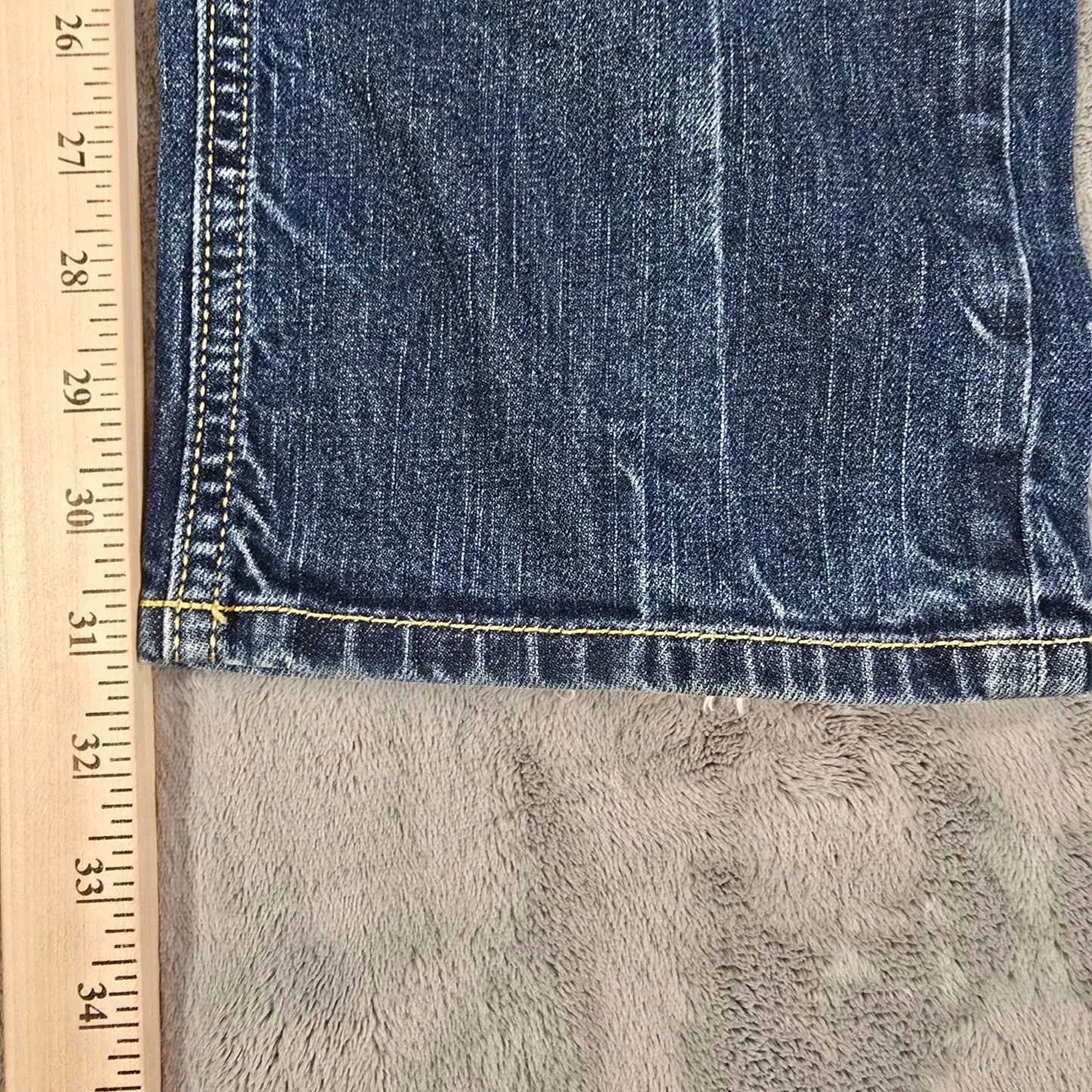 2010 Diesel Larkee Distressed Regular Straight Mens Stretch Denim Jeans (32x31)