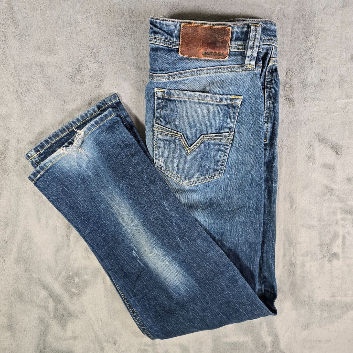 2010 Diesel Larkee Distressed Regular Straight Mens Stretch Denim Jeans (32x31)