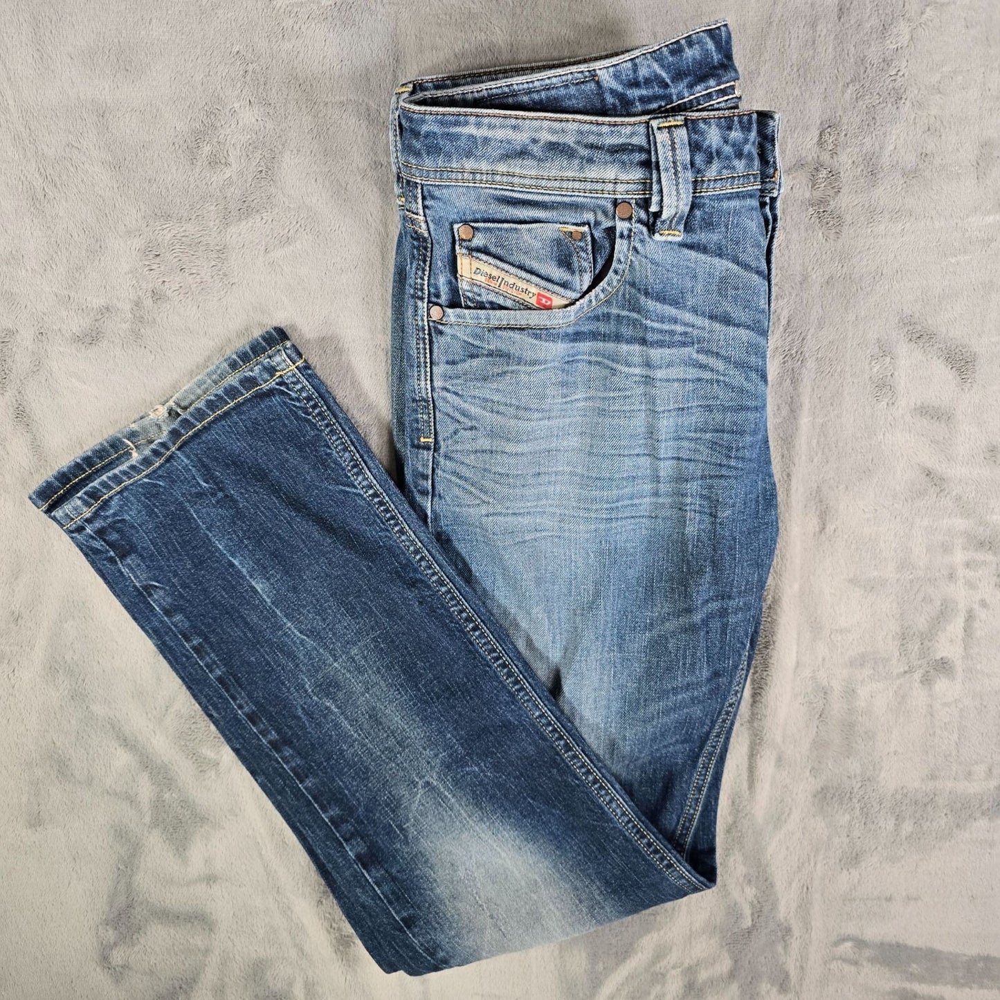 2010 Diesel Larkee Distressed Regular Straight Mens Stretch Denim Jeans (32x31)