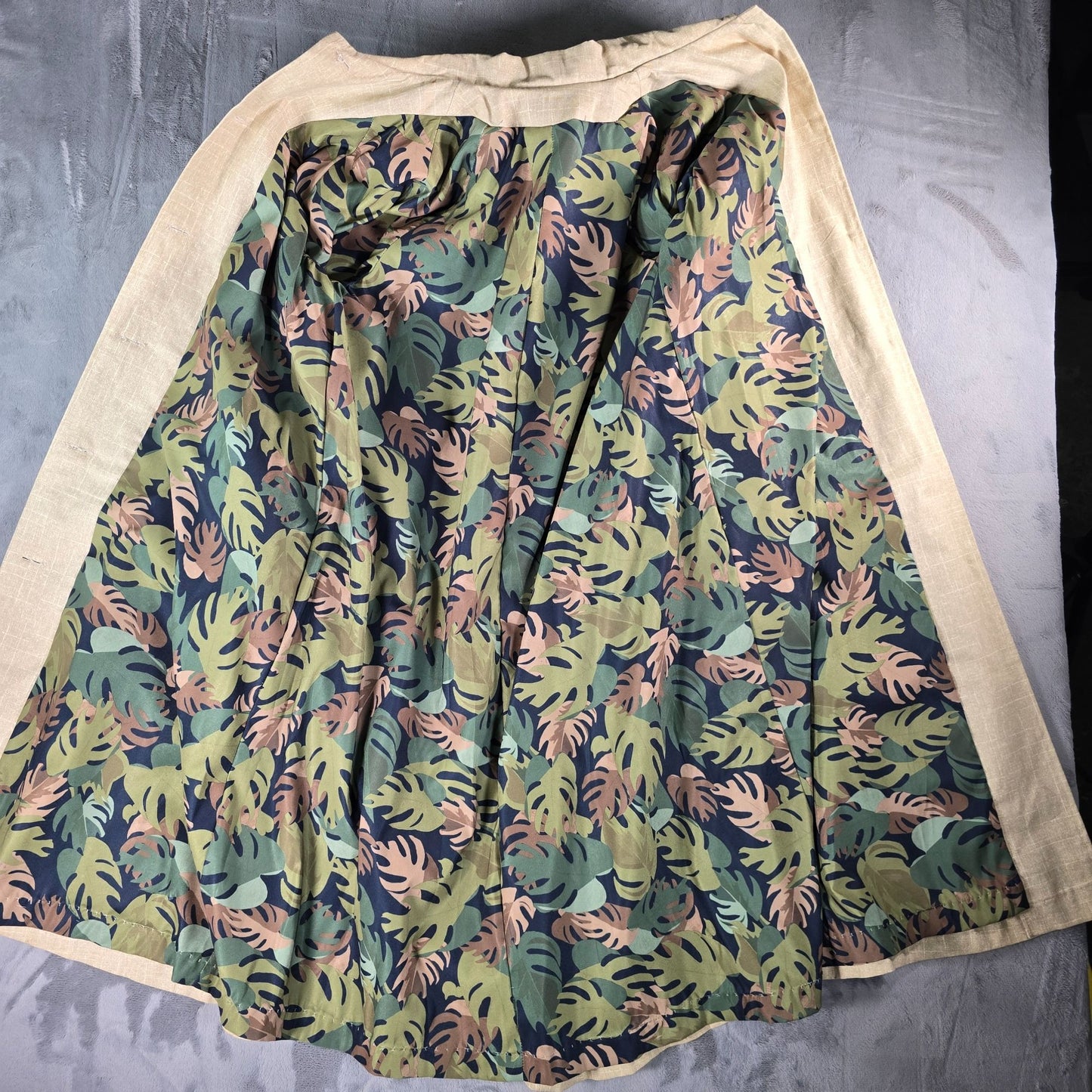 Vintage Early 1970s Beige Linen-Look Belted Coat w/ Botanical Print Lining (L)