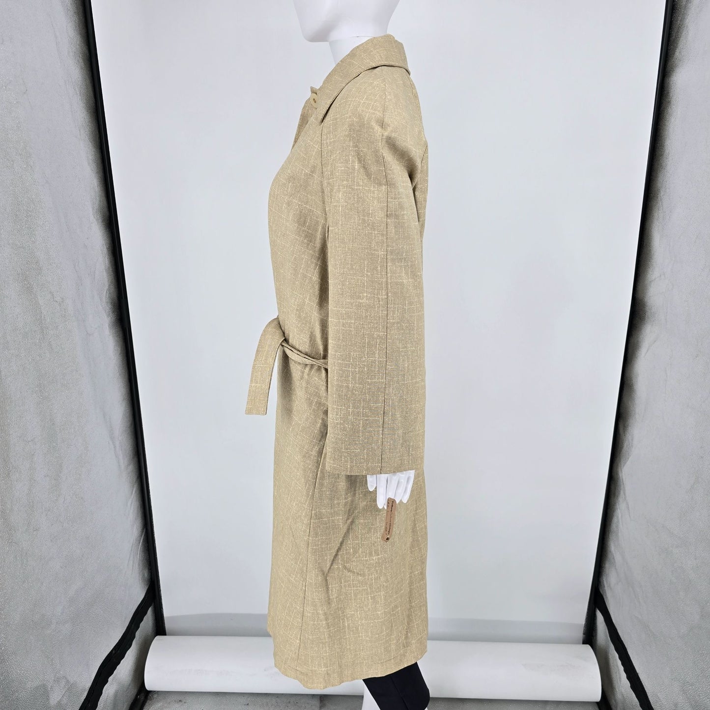 Vintage Early 1970s Beige Linen-Look Belted Coat w/ Botanical Print Lining (L)