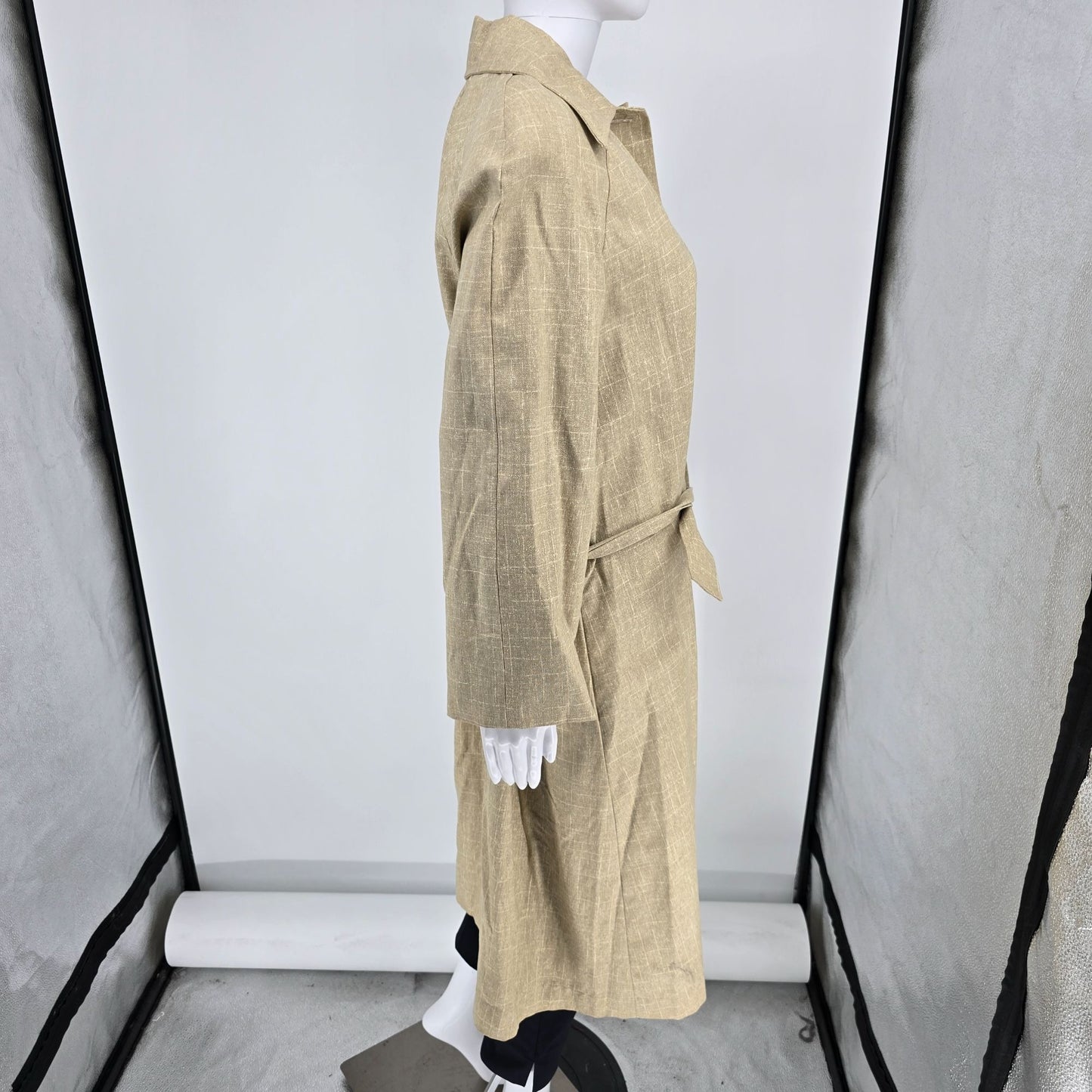 Vintage Early 1970s Beige Linen-Look Belted Coat w/ Botanical Print Lining (L)