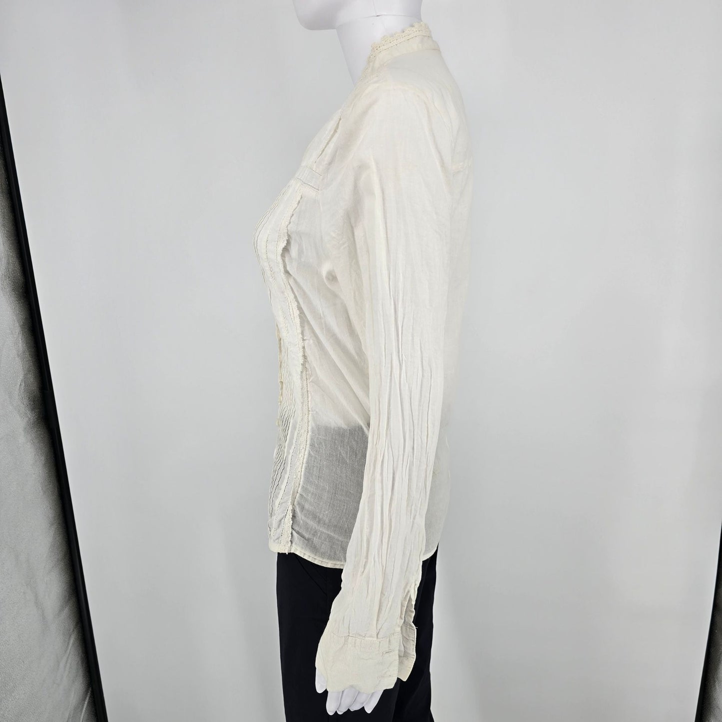 Distressed Vintage Y2K Cream Pintuck Pleated Lace Trim Boho/Victorian Blouse (M)