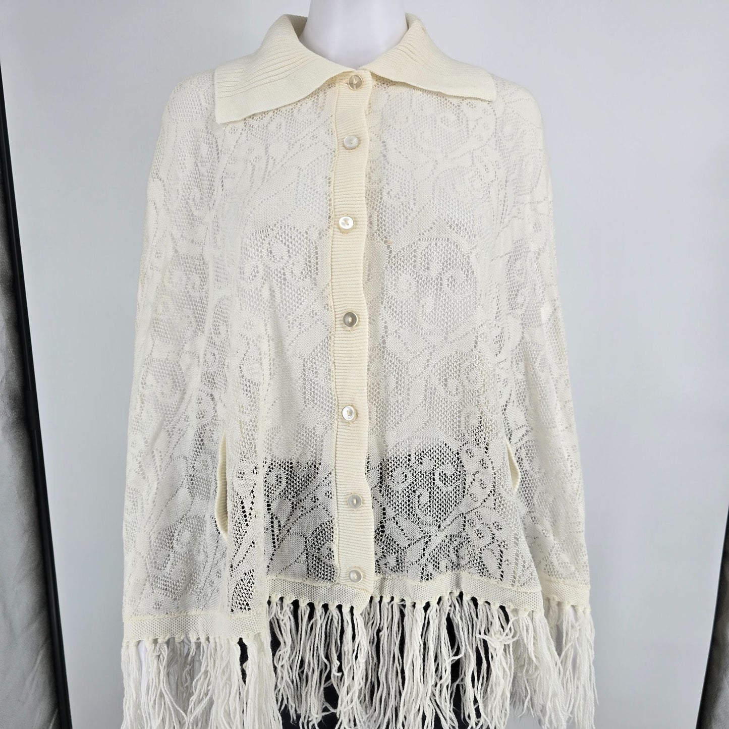 Vintage 1970s Ben Goodman-Nethe Ivory Lace Knit Button-Front Arm Slit Cape (OS)
