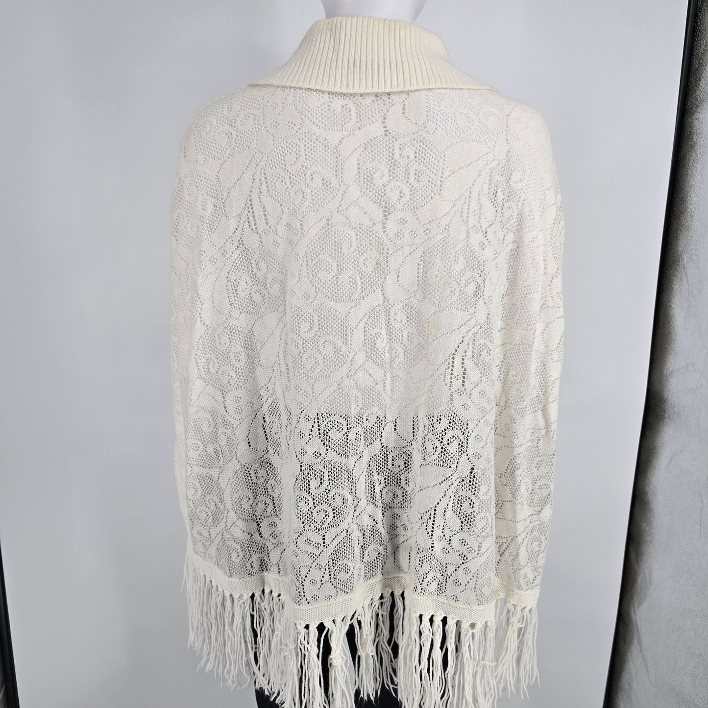 Vintage 1970s Ben Goodman-Nethe Ivory Lace Knit Button-Front Arm Slit Cape (OS)