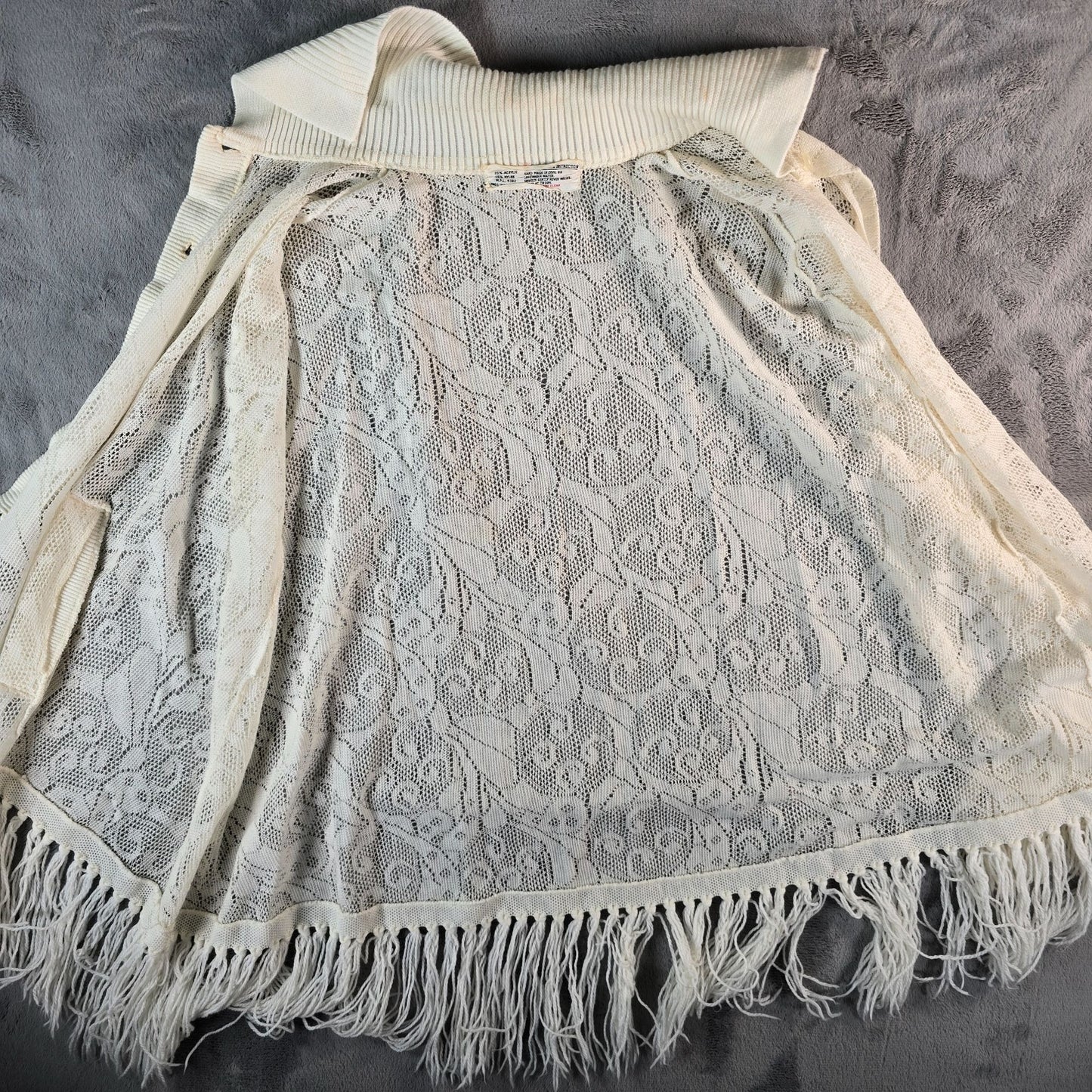Vintage 1970s Ben Goodman-Nethe Ivory Lace Knit Button-Front Arm Slit Cape (OS)