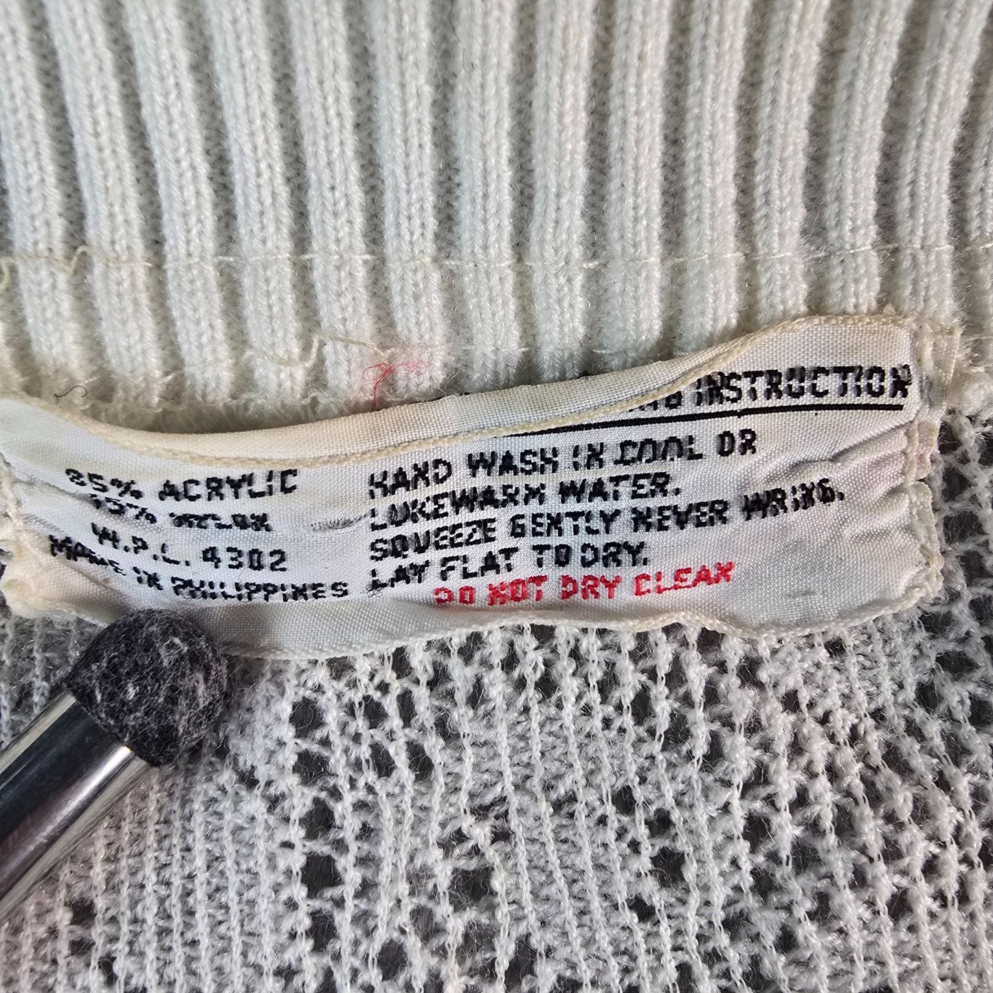 Vintage 1970s Ben Goodman-Nethe Ivory Lace Knit Button-Front Arm Slit Cape (OS)