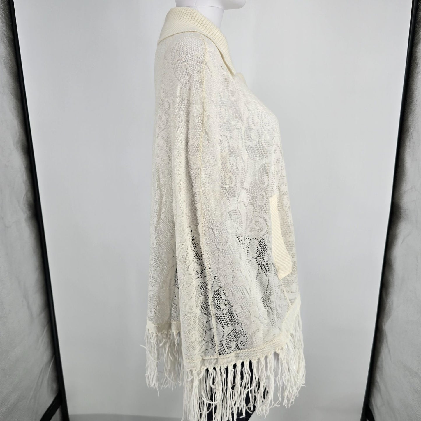 Vintage 1970s Ben Goodman-Nethe Ivory Lace Knit Button-Front Arm Slit Cape (OS)