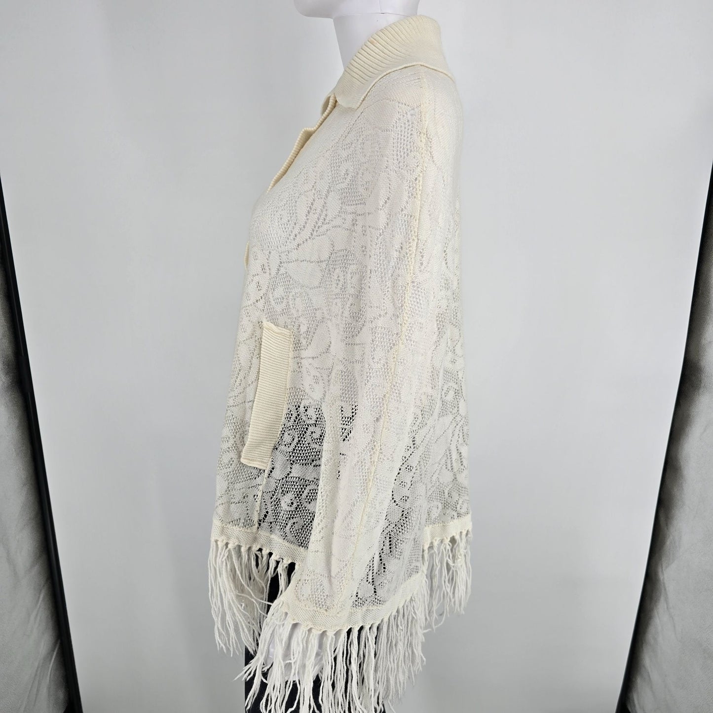 Vintage 1970s Ben Goodman-Nethe Ivory Lace Knit Button-Front Arm Slit Cape (OS)