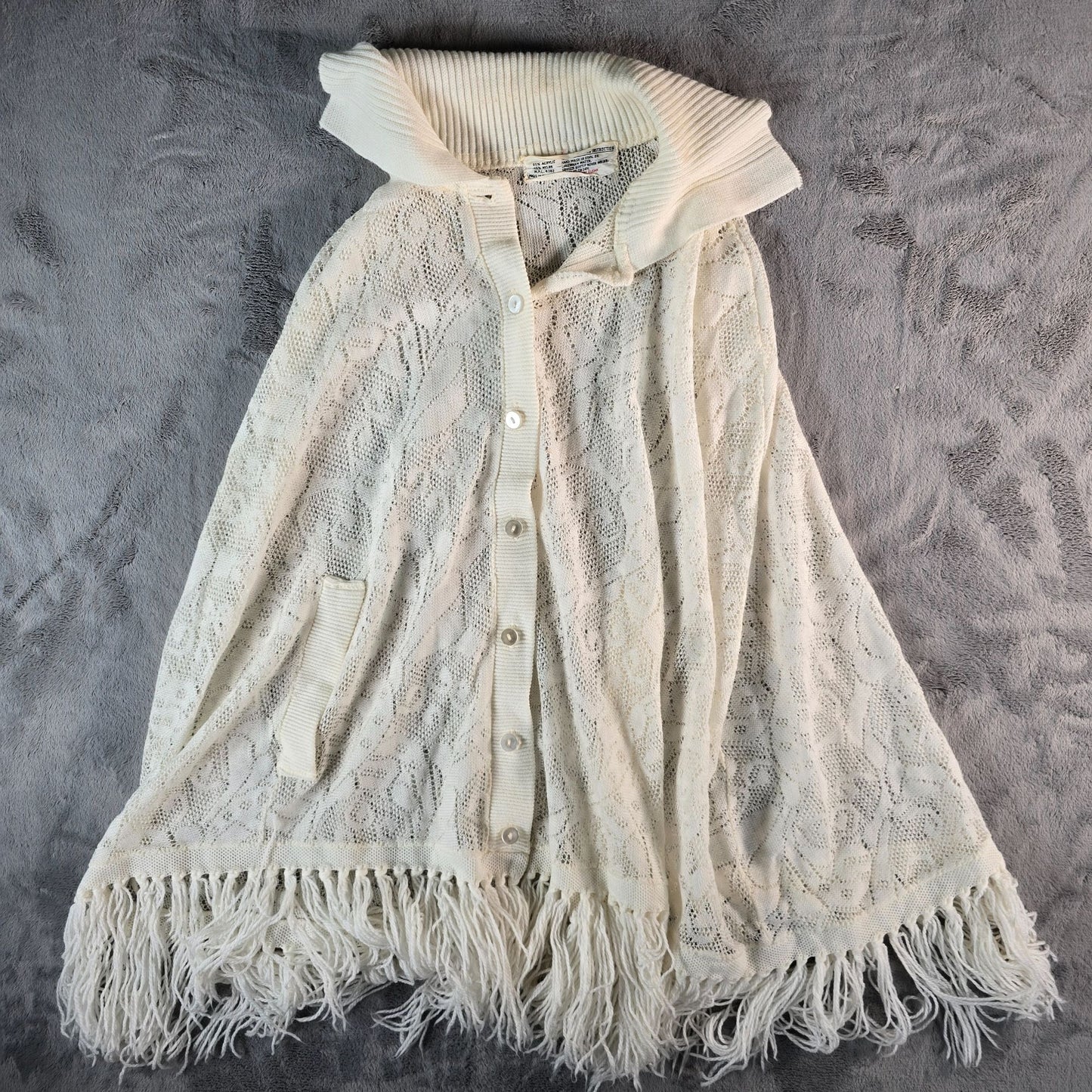 Vintage 1970s Ben Goodman-Nethe Ivory Lace Knit Button-Front Arm Slit Cape (OS)