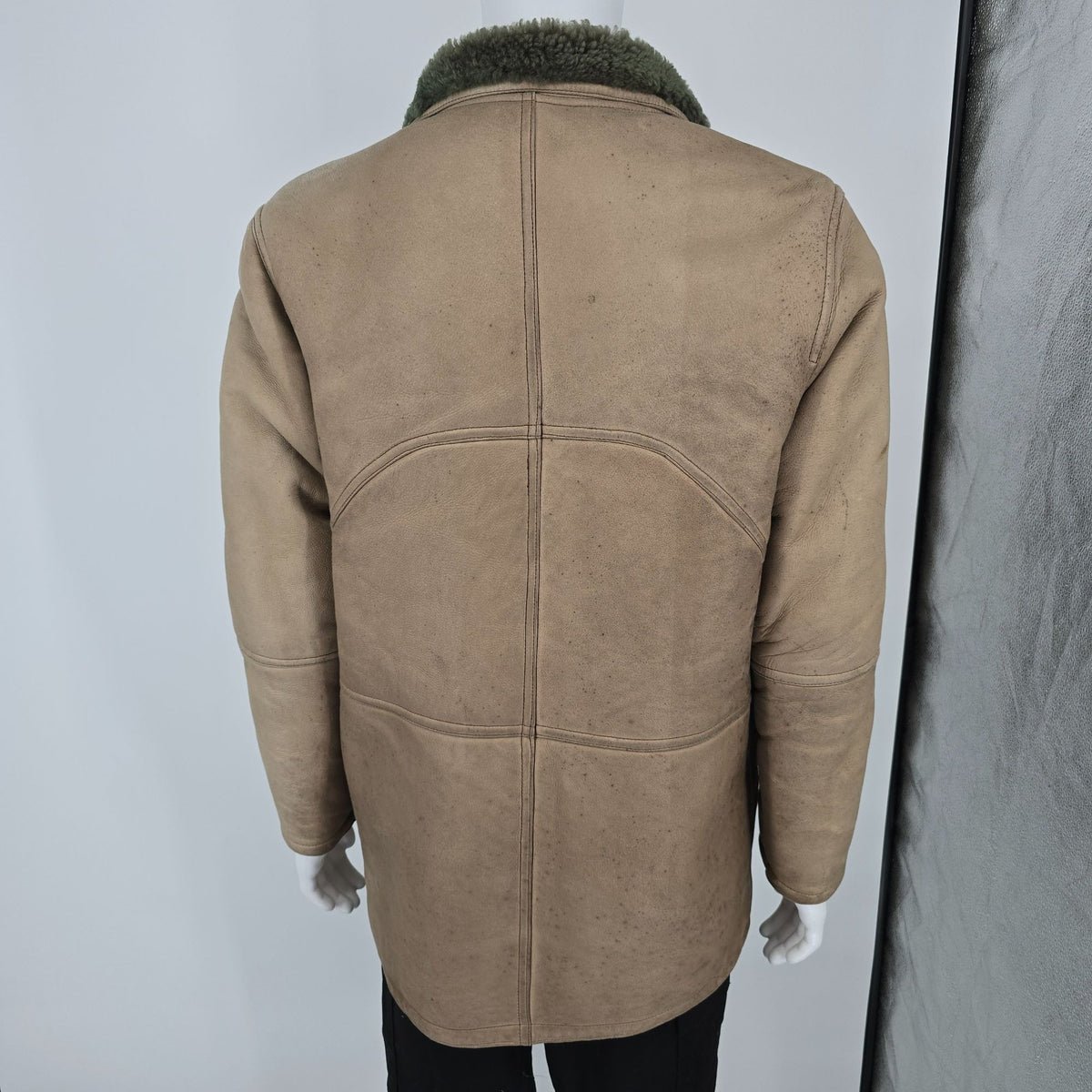 Distressed Vintage 1980s Scout Leather Italian Sheepskin Shearling Car Coat (M)