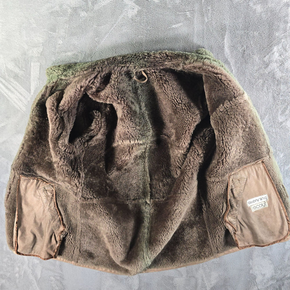 Distressed Vintage 1980s Scout Leather Italian Sheepskin Shearling Car Coat (M)