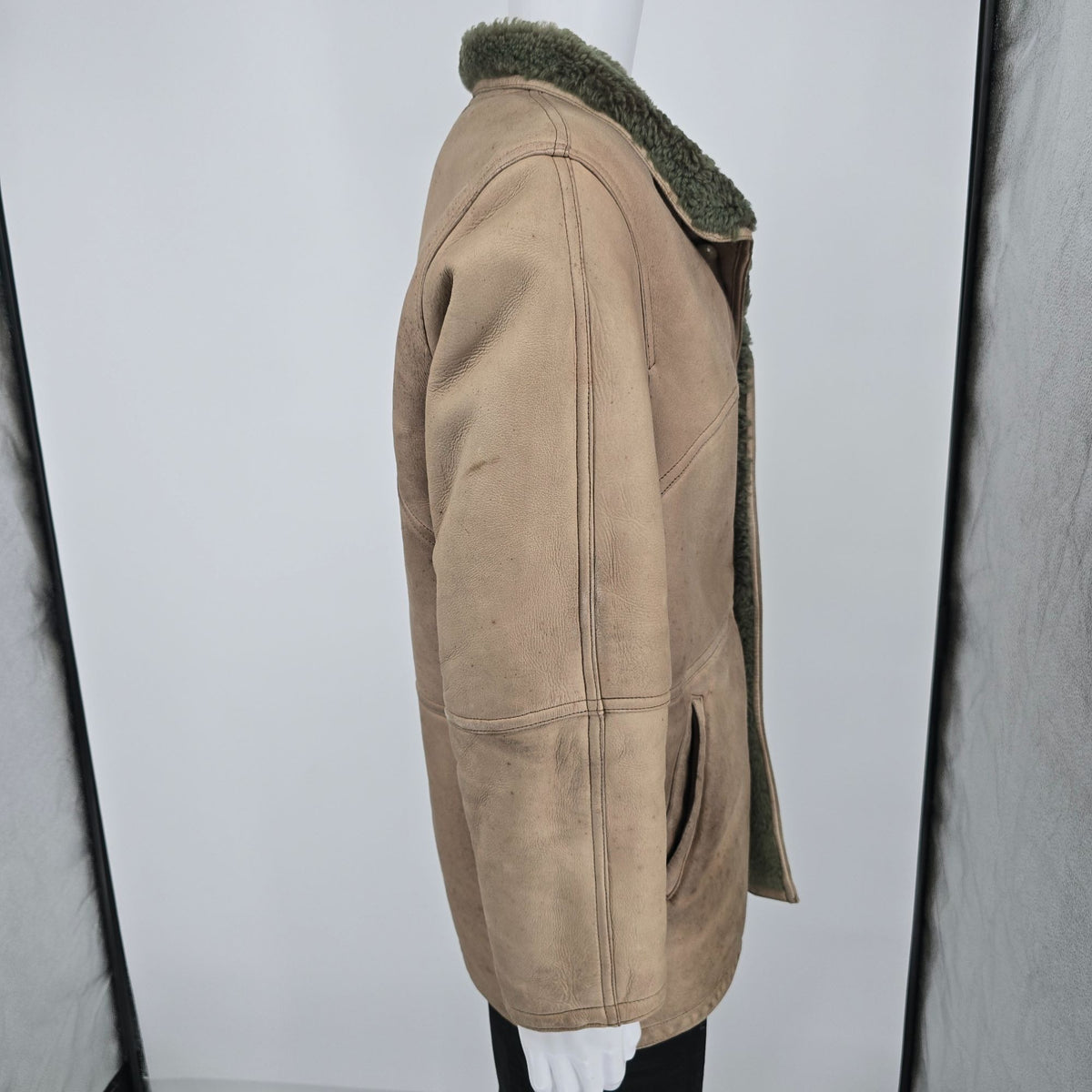 Distressed Vintage 1980s Scout Leather Italian Sheepskin Shearling Car Coat (M)