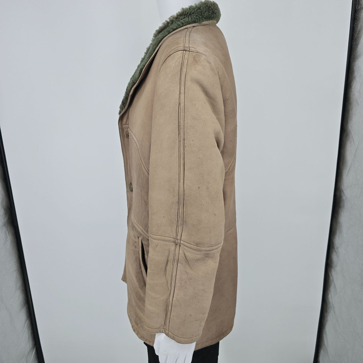 Distressed Vintage 1980s Scout Leather Italian Sheepskin Shearling Car Coat (M)