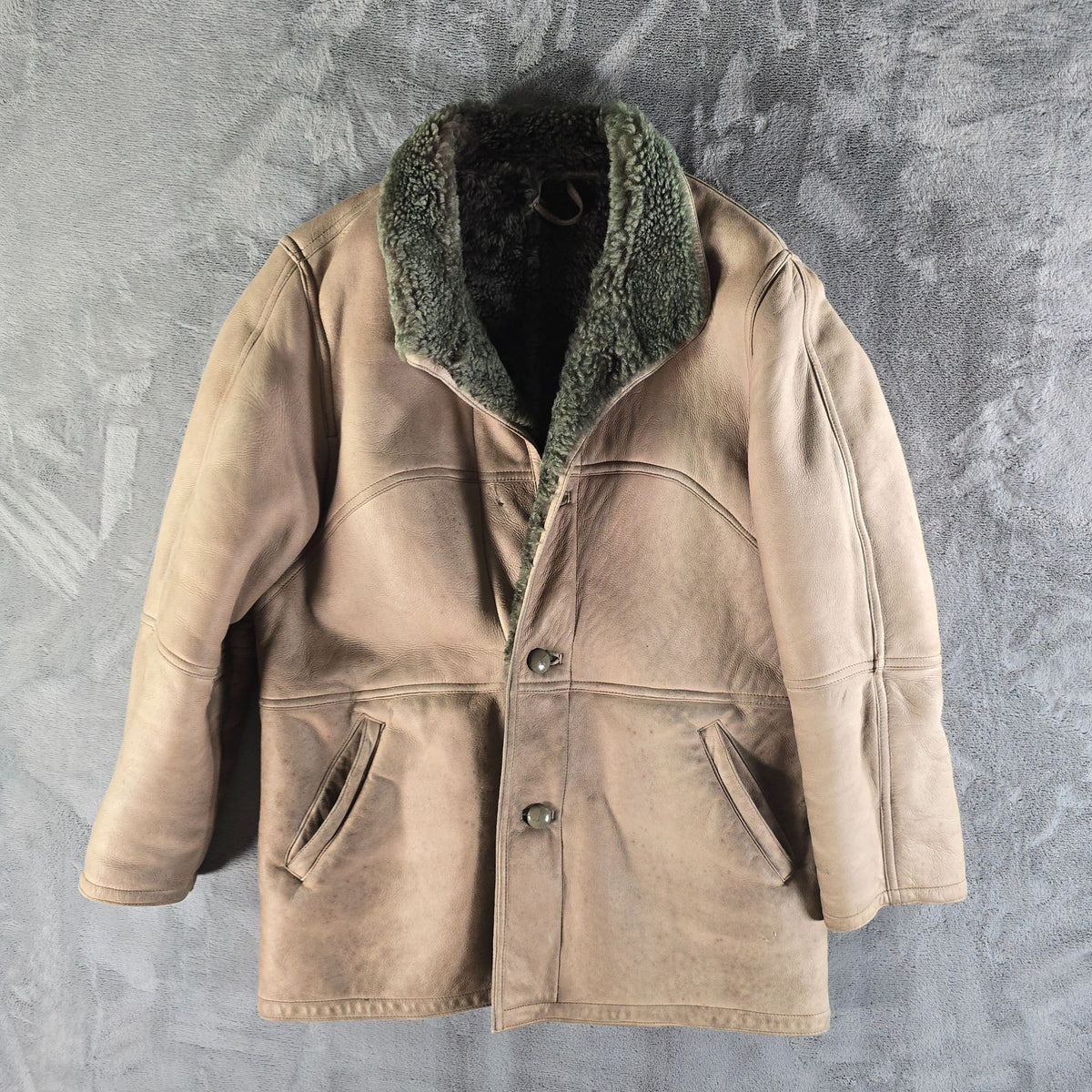 Distressed Vintage 1980s Scout Leather Italian Sheepskin Shearling Car Coat (M)