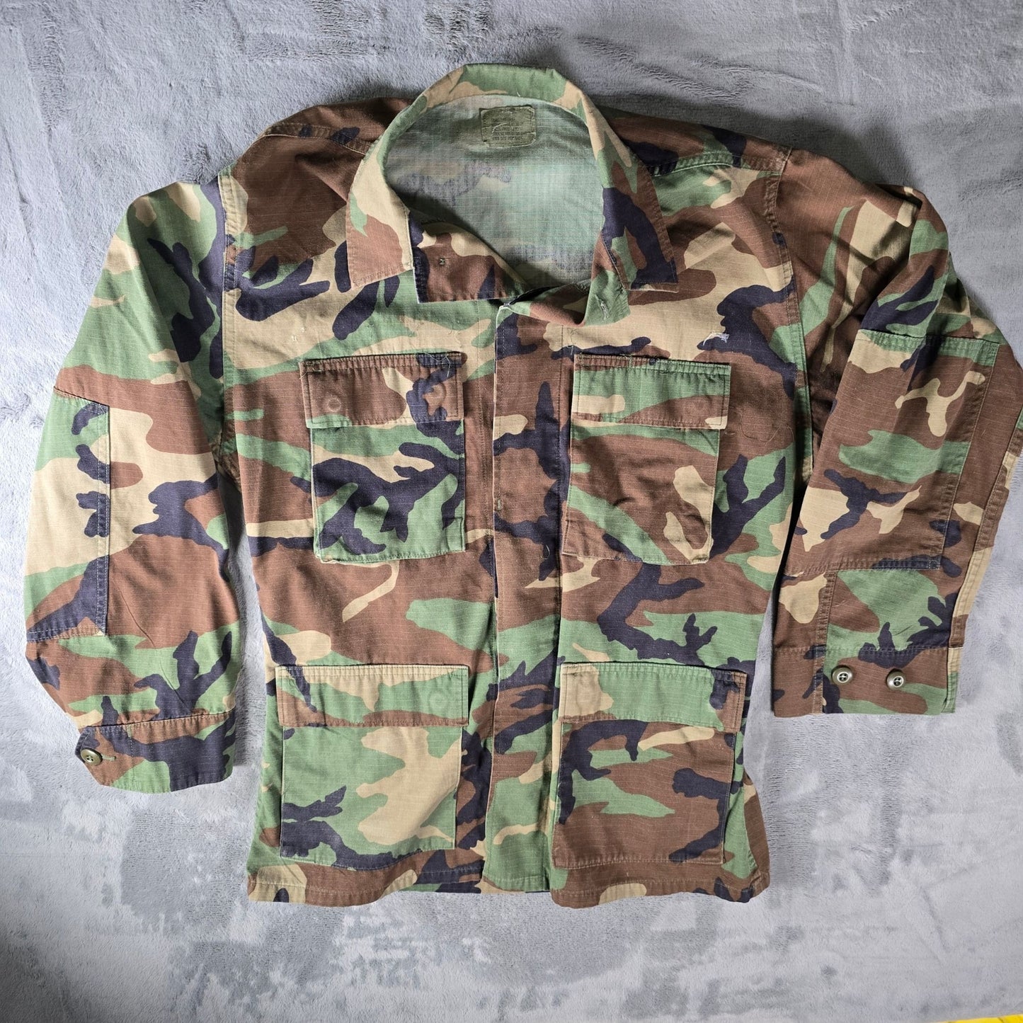 Vintage 1999 U.S Army Woodland Camouflage Pattern Hot Weather Combat Coat (S)