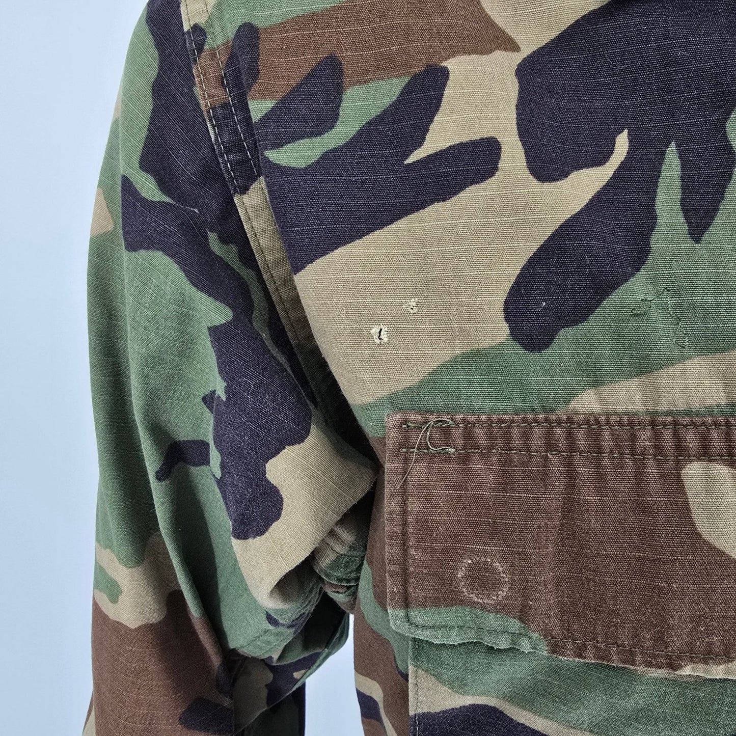 Vintage 1999 U.S Army Woodland Camouflage Pattern Hot Weather Combat Coat (S)