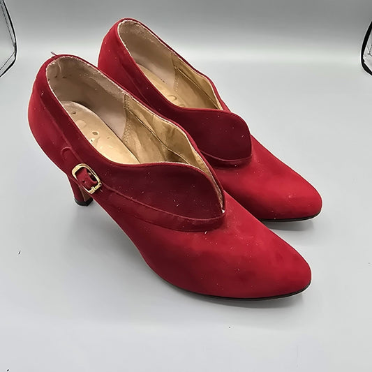 Vintage 1980s Johansen V-Vamp Scarlet Suede Made in USA Shootie Pumps (4B)