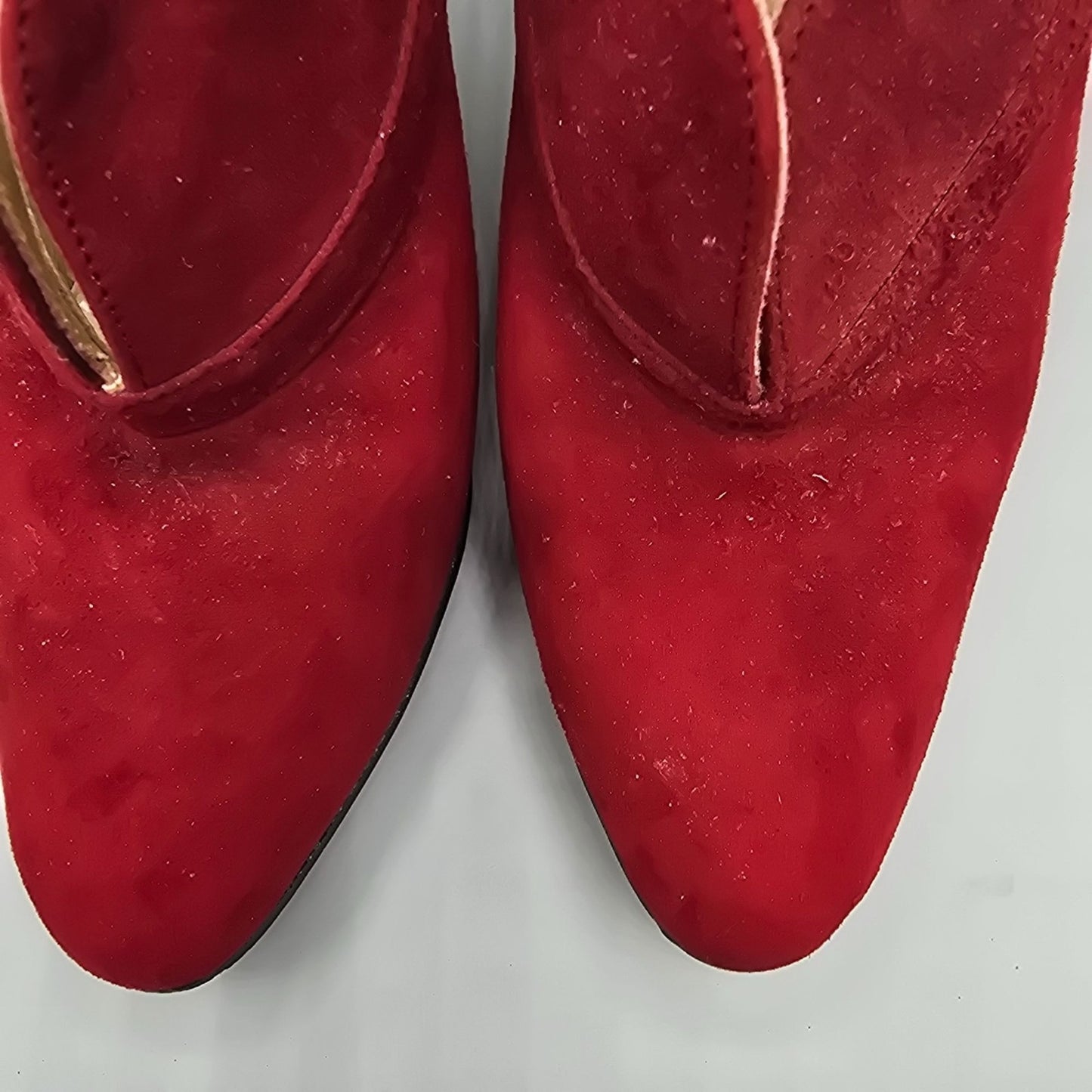 Vintage 1980s Johansen V-Vamp Scarlet Suede Made in USA Shootie Pumps (4B)