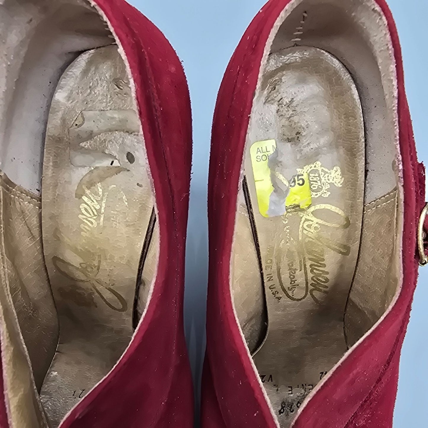 Vintage 1980s Johansen V-Vamp Scarlet Suede Made in USA Shootie Pumps (4B)