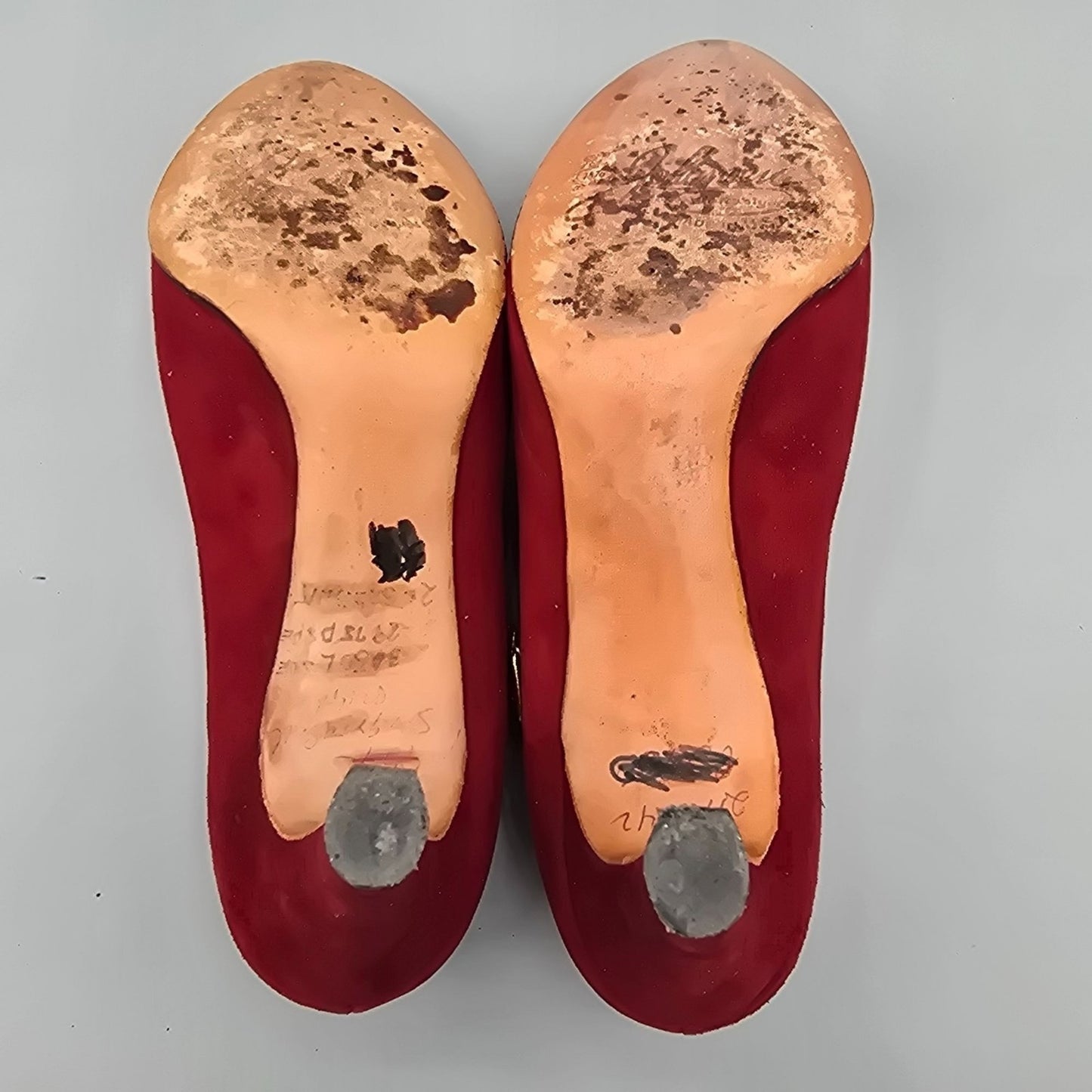 Vintage 1980s Johansen V-Vamp Scarlet Suede Made in USA Shootie Pumps (4B)