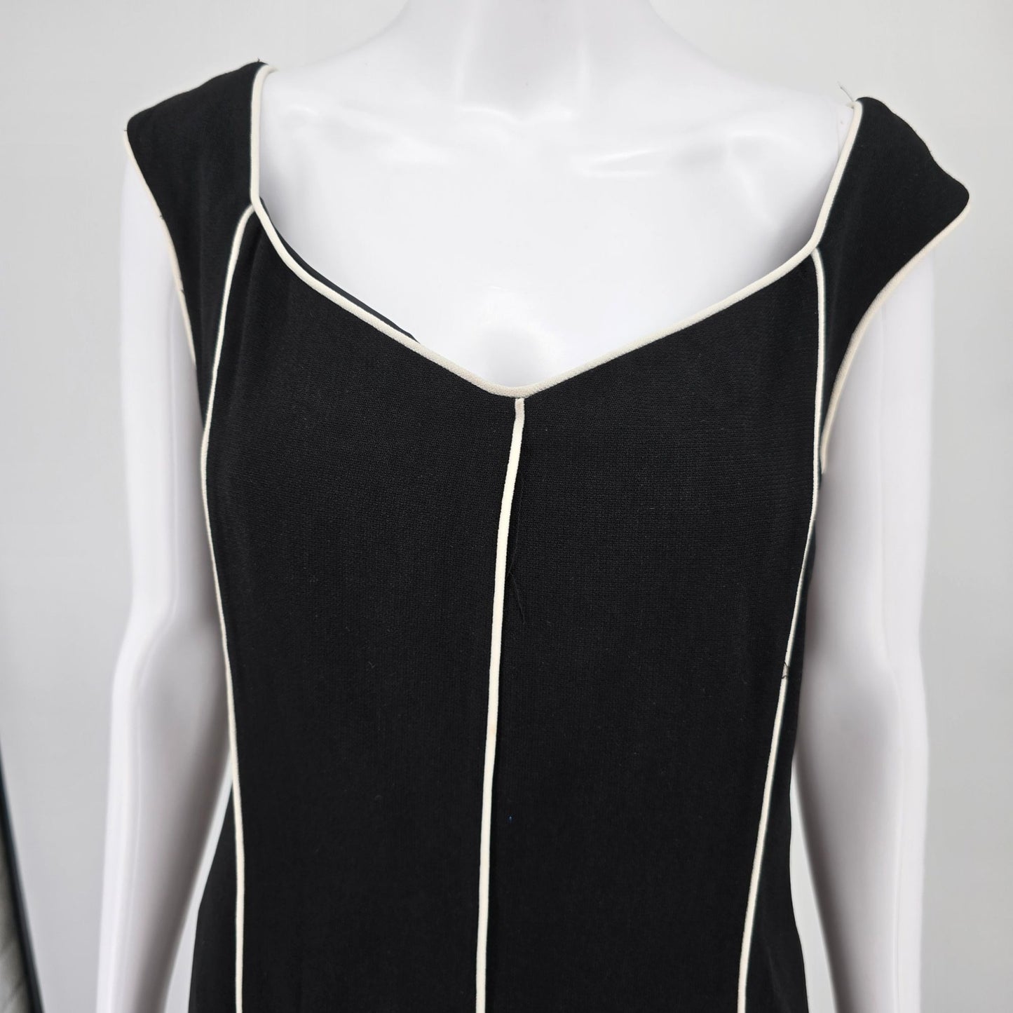 2010s David Warren New York Black/White Piped Sleeveless Cocktail Dress (6/S)