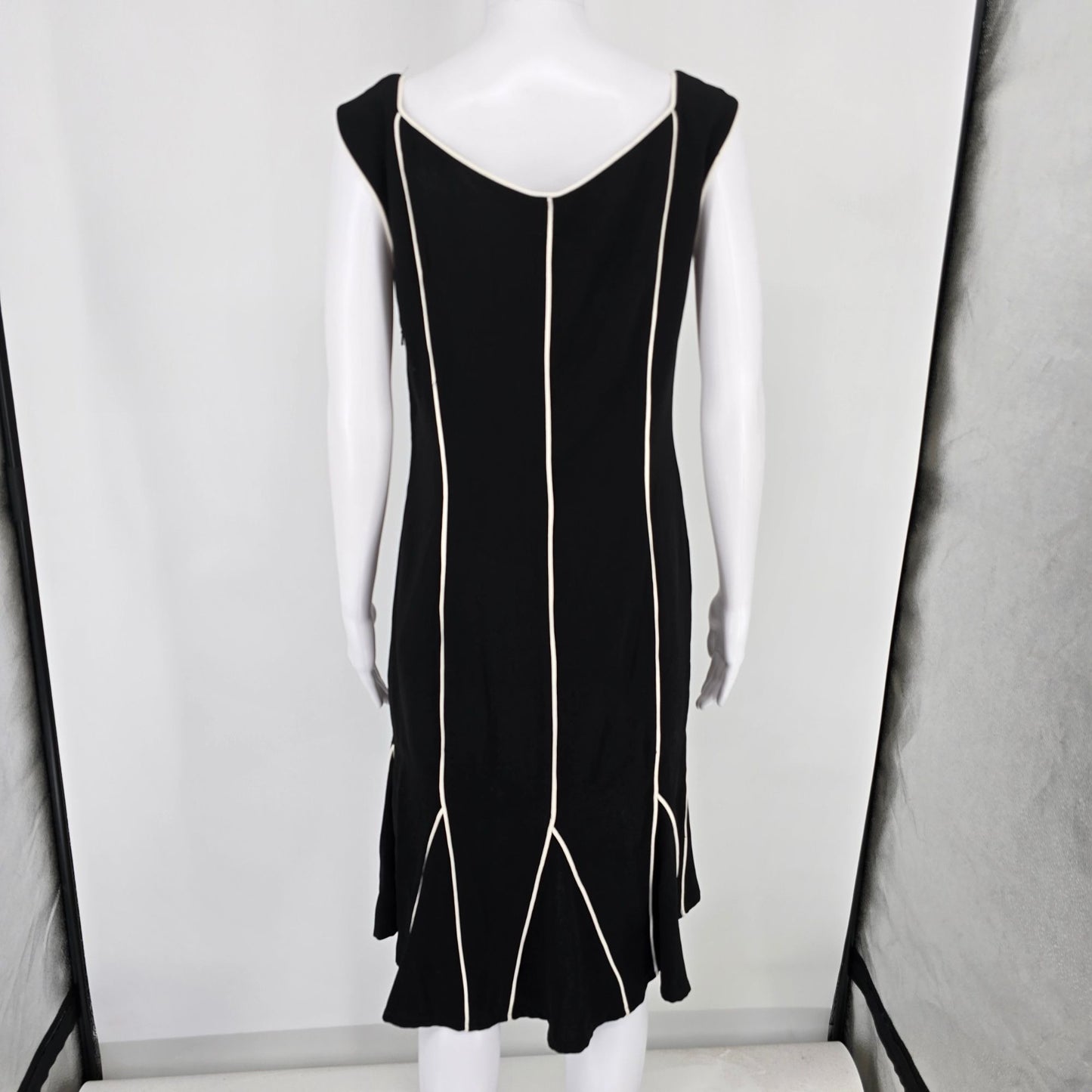 2010s David Warren New York Black/White Piped Sleeveless Cocktail Dress (6/S)