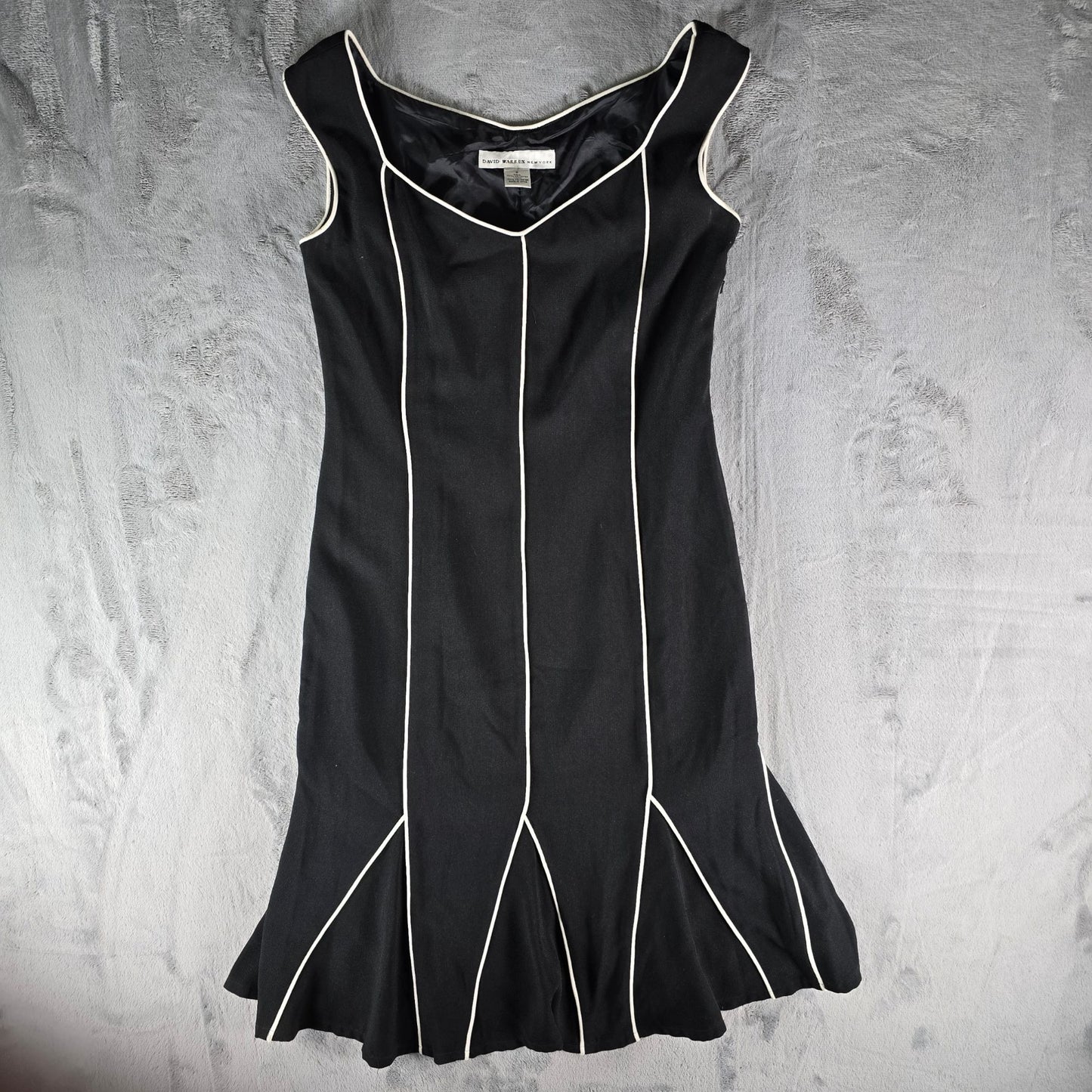 2010s David Warren New York Black/White Piped Sleeveless Cocktail Dress (6/S)
