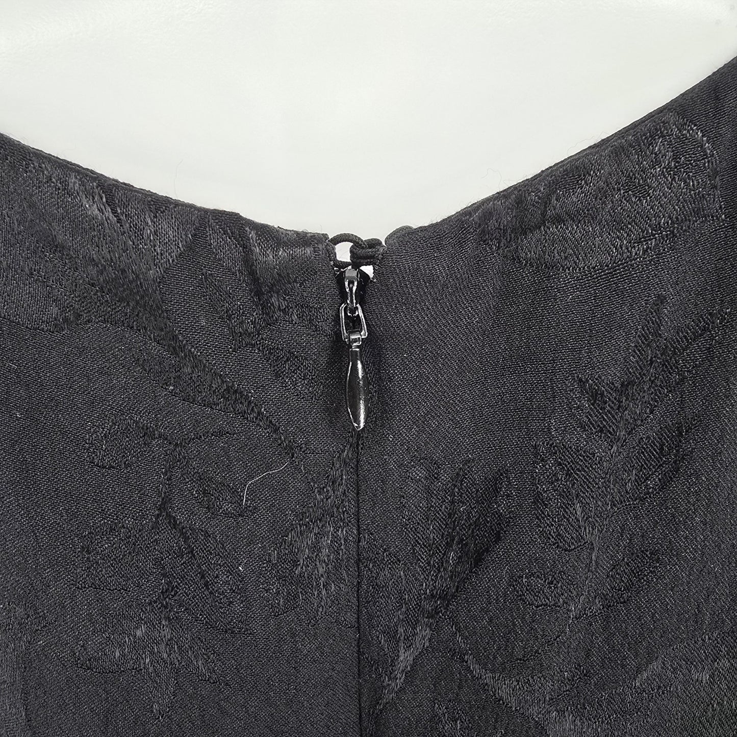 2010s Sachin & Babi Black Floral Jacquard Sleeveless Cocktail Dress (14/L)