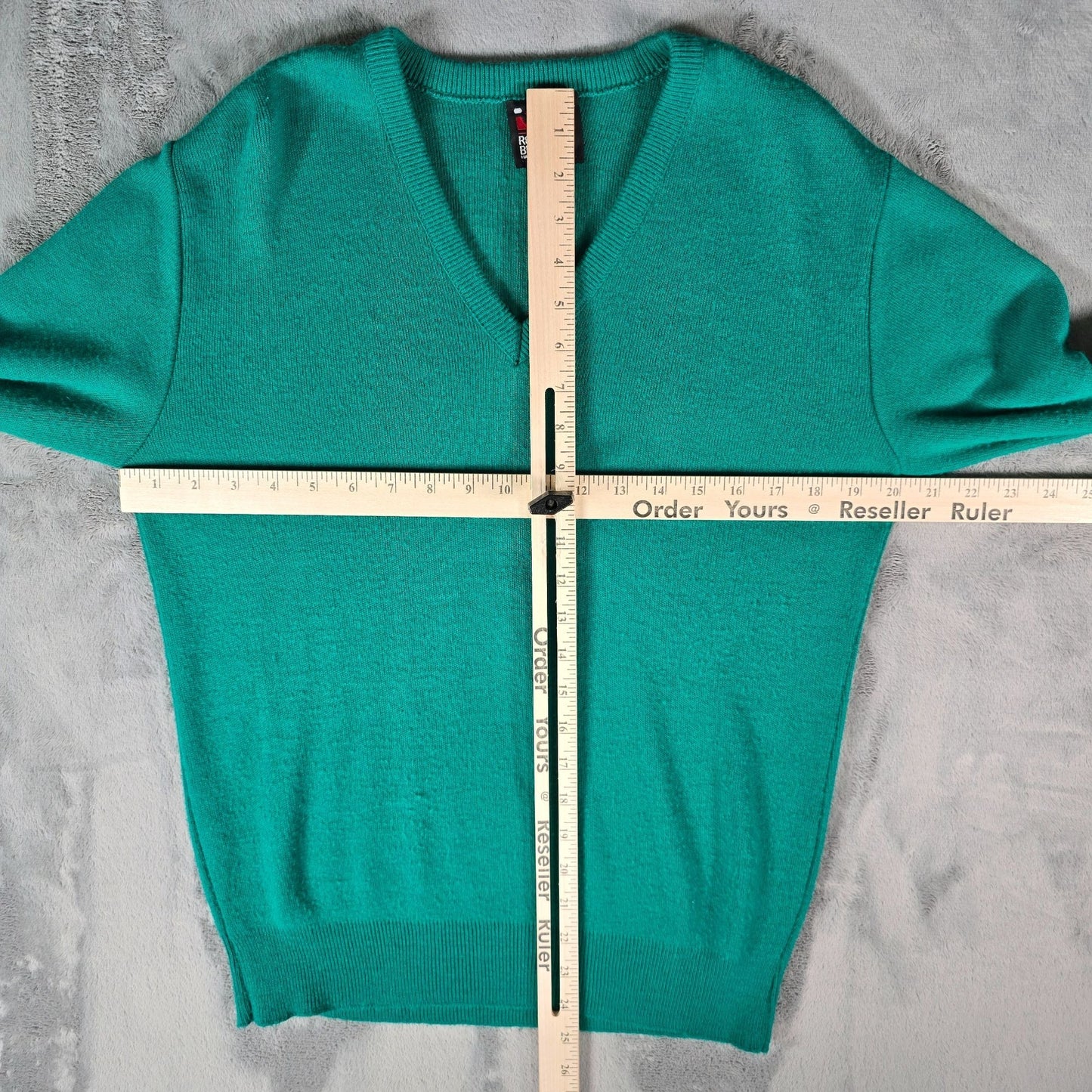 Vintage 1980s Robert Bruce Made in USA Orlon Acrylic Green V-Neck Sweater (M)