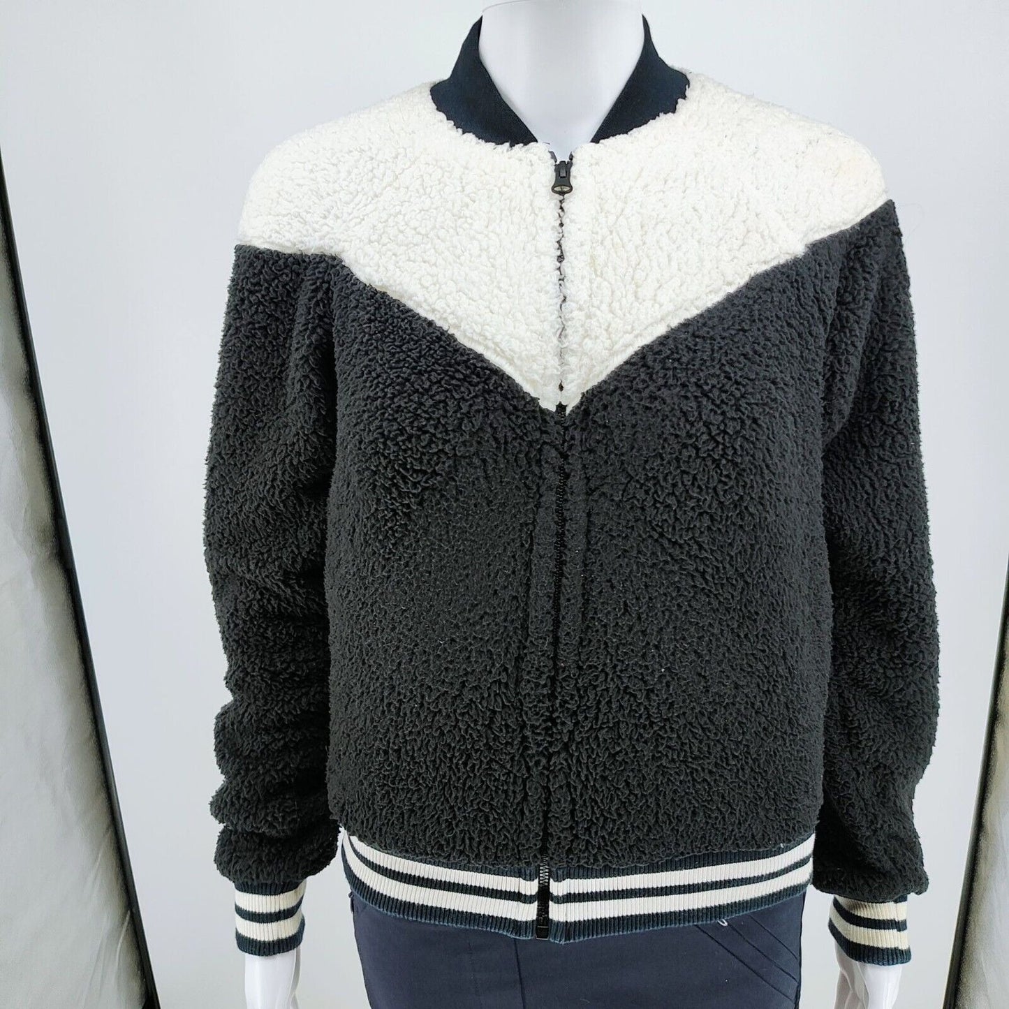 Nike Womens Sherpa Fleece Black and Whi Varsity Jacket XS Black & White Polyeste