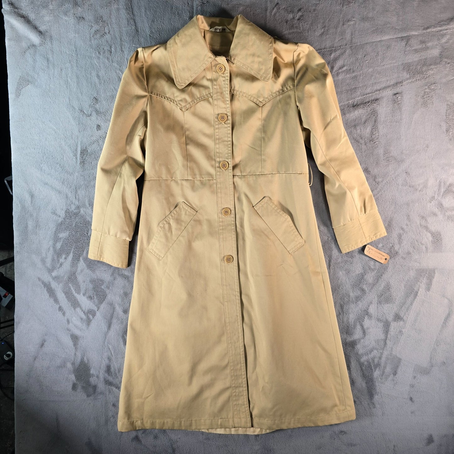 Vintage 1970s Misty Valley Women's Single-Breasted Beige/Khaki Trench Coat (S)