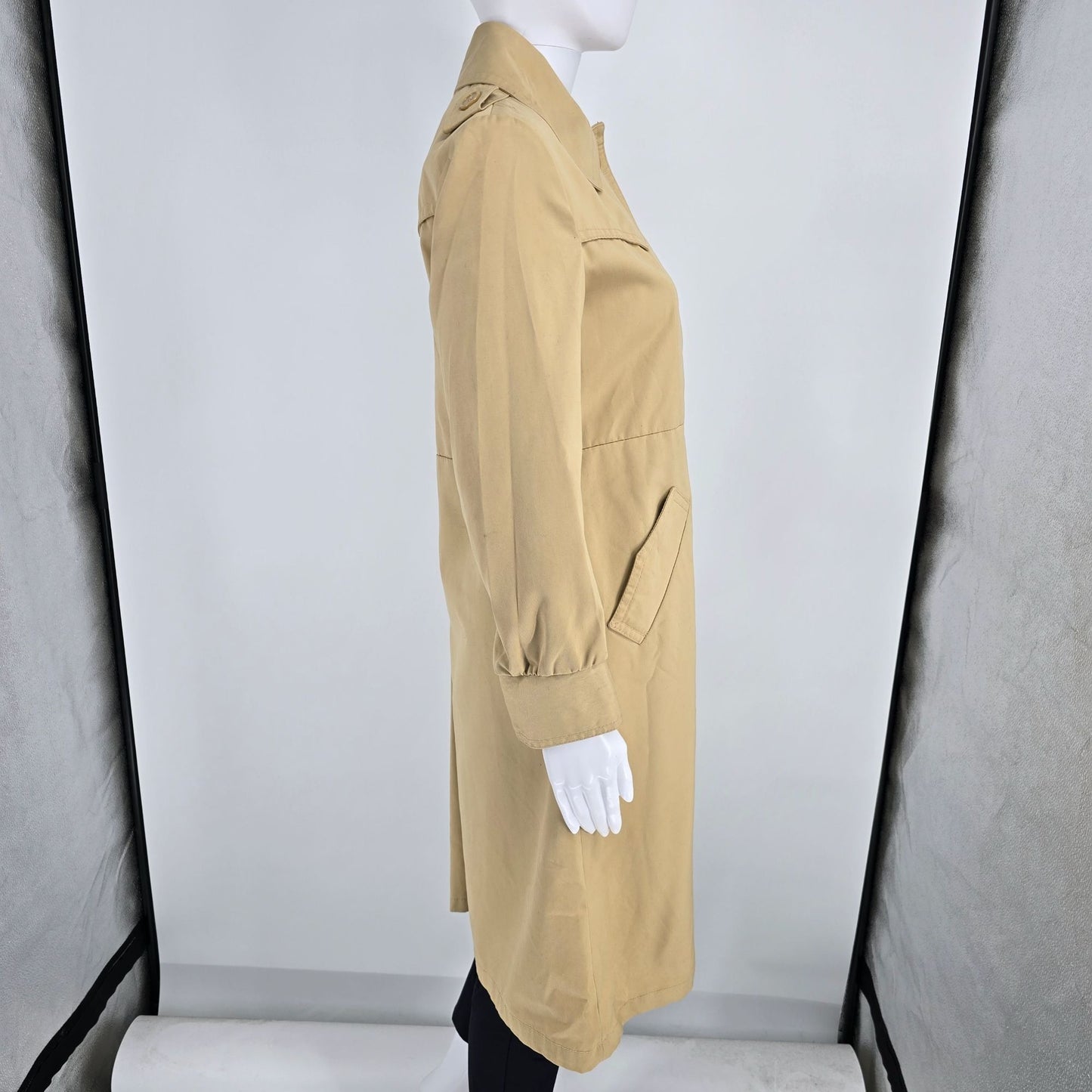 Vintage 1970s Misty Valley Women's Single-Breasted Beige/Khaki Trench Coat (S)