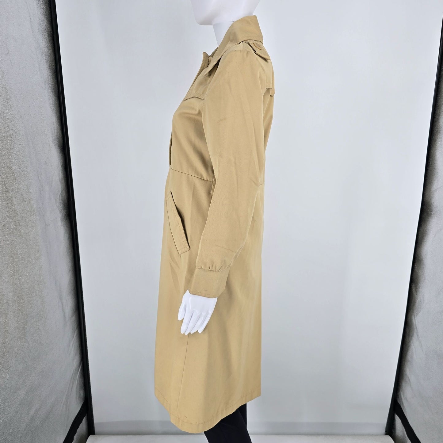 Vintage 1970s Misty Valley Women's Single-Breasted Beige/Khaki Trench Coat (S)
