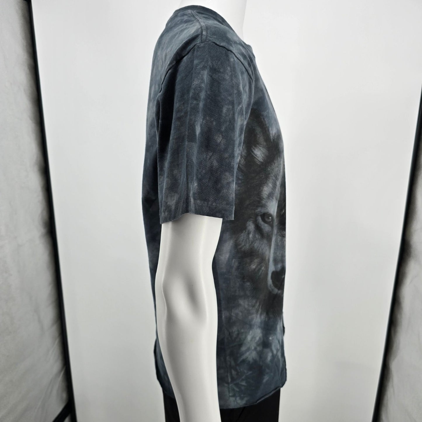 Vintage Y2K The Mountain DIY Cut Out Hem Blue-Eyed Wolf Tie-Dye T-Shirt (M)