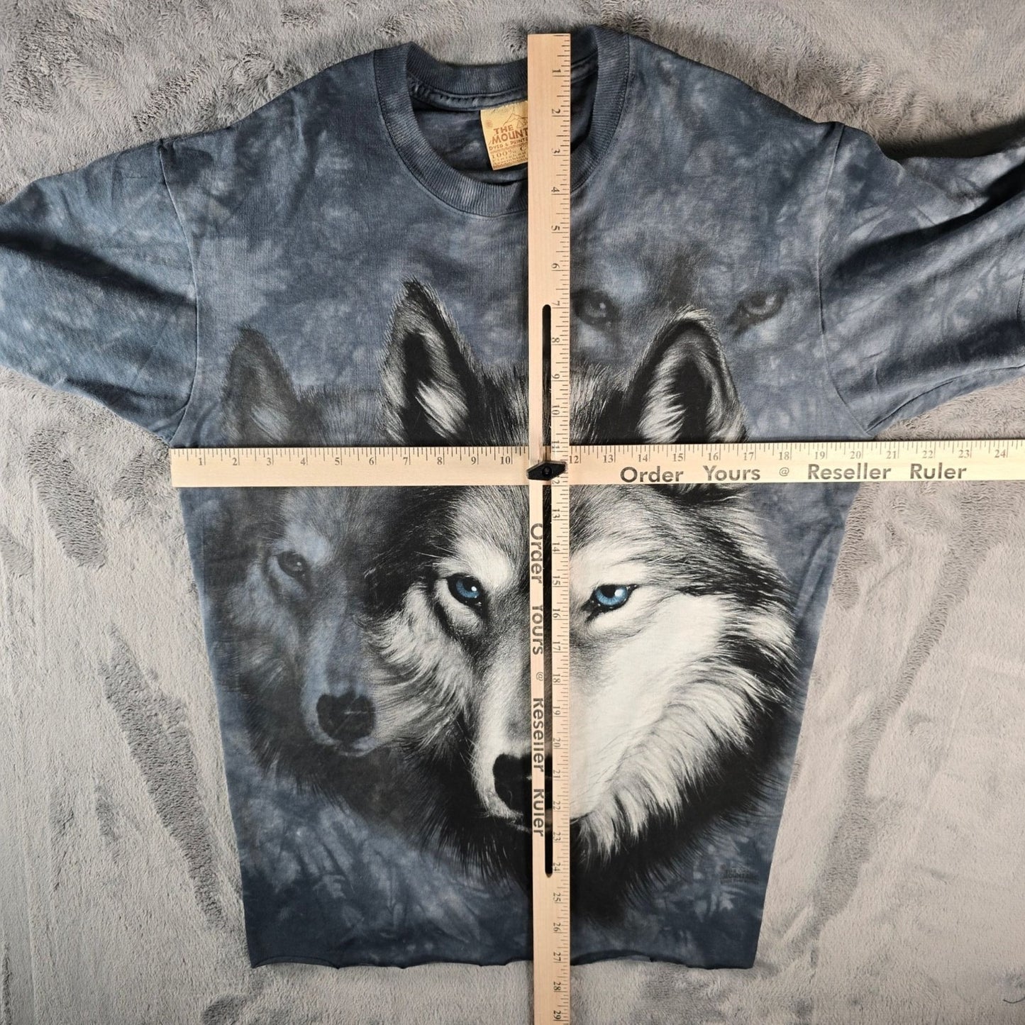Vintage Y2K The Mountain DIY Cut Out Hem Blue-Eyed Wolf Tie-Dye T-Shirt (M)