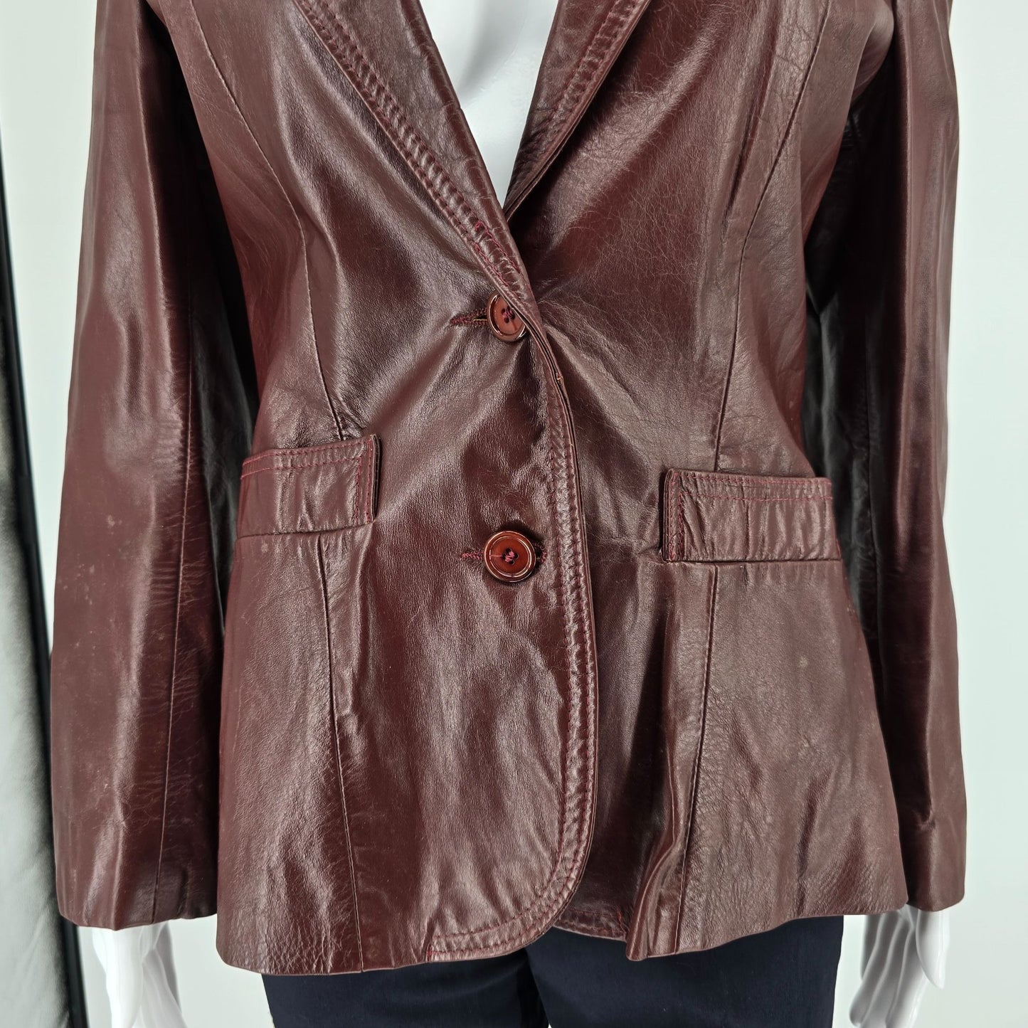 Vintage 1970s Foxmoor Women's Oxblood Two Button Leather Blazer Jacket (S)