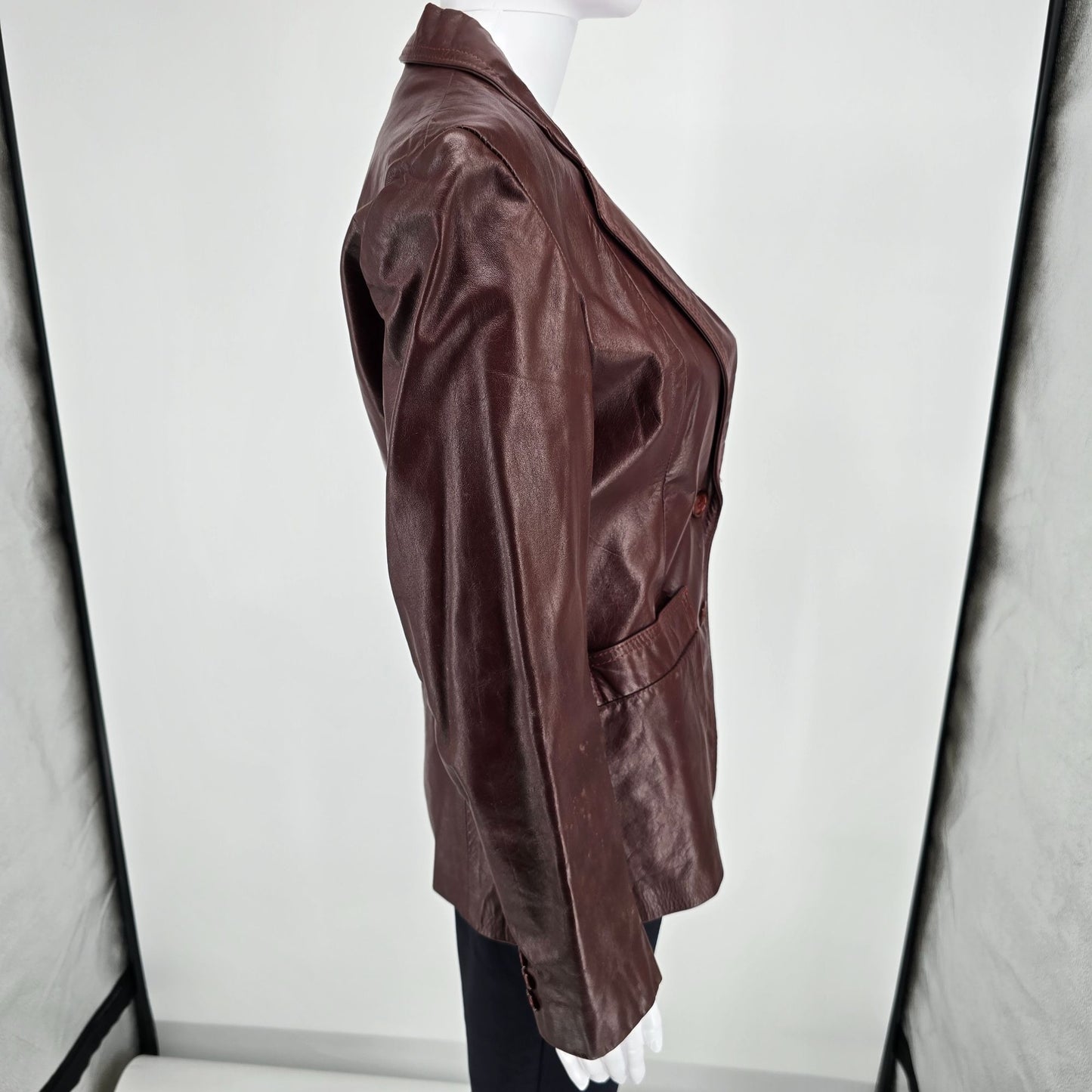 Vintage 1970s Foxmoor Women's Oxblood Two Button Leather Blazer Jacket (S)