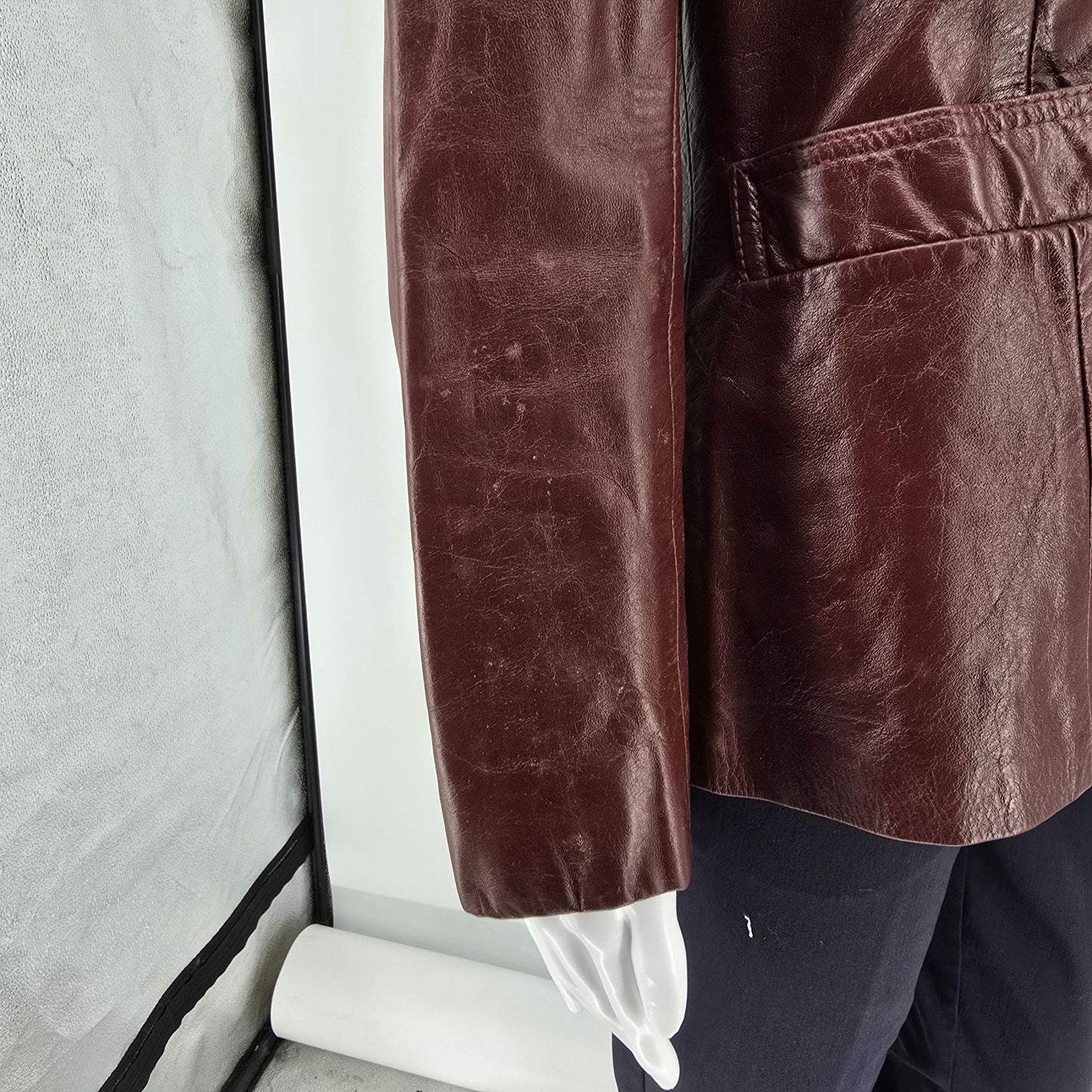 Vintage 1970s Foxmoor Women's Oxblood Two Button Leather Blazer Jacket (S)